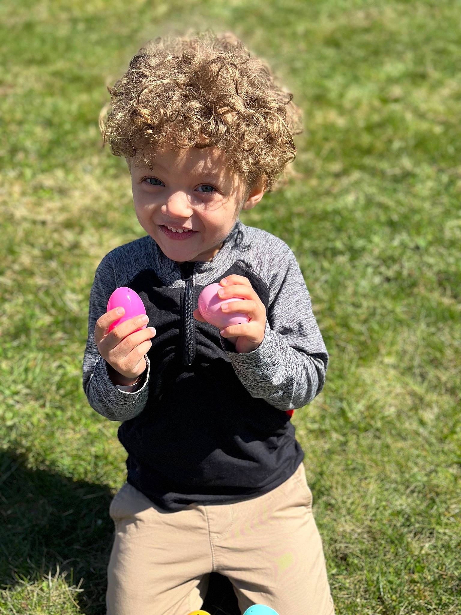 Romello is registered to the contest to win money with this photo: arm, ball, child, facial_expression, finger, fun, gesture, grass, grass_family, happy, headwear, joy, lawn, leisure, meadow, people_in_nature, person, plant, recreation, smile