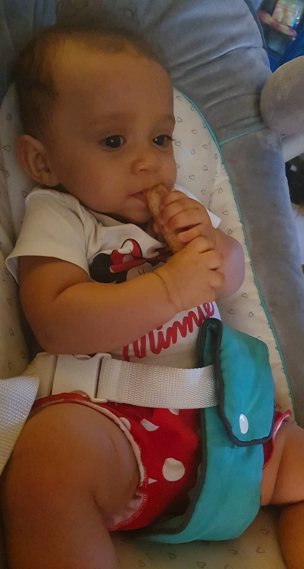 Haylie a rejoint le concours — aidez-le/la à gagner de superbes lots ! baby, baby_products, cheek, child, finger, leg, mouth, nail, person, skin, toddler