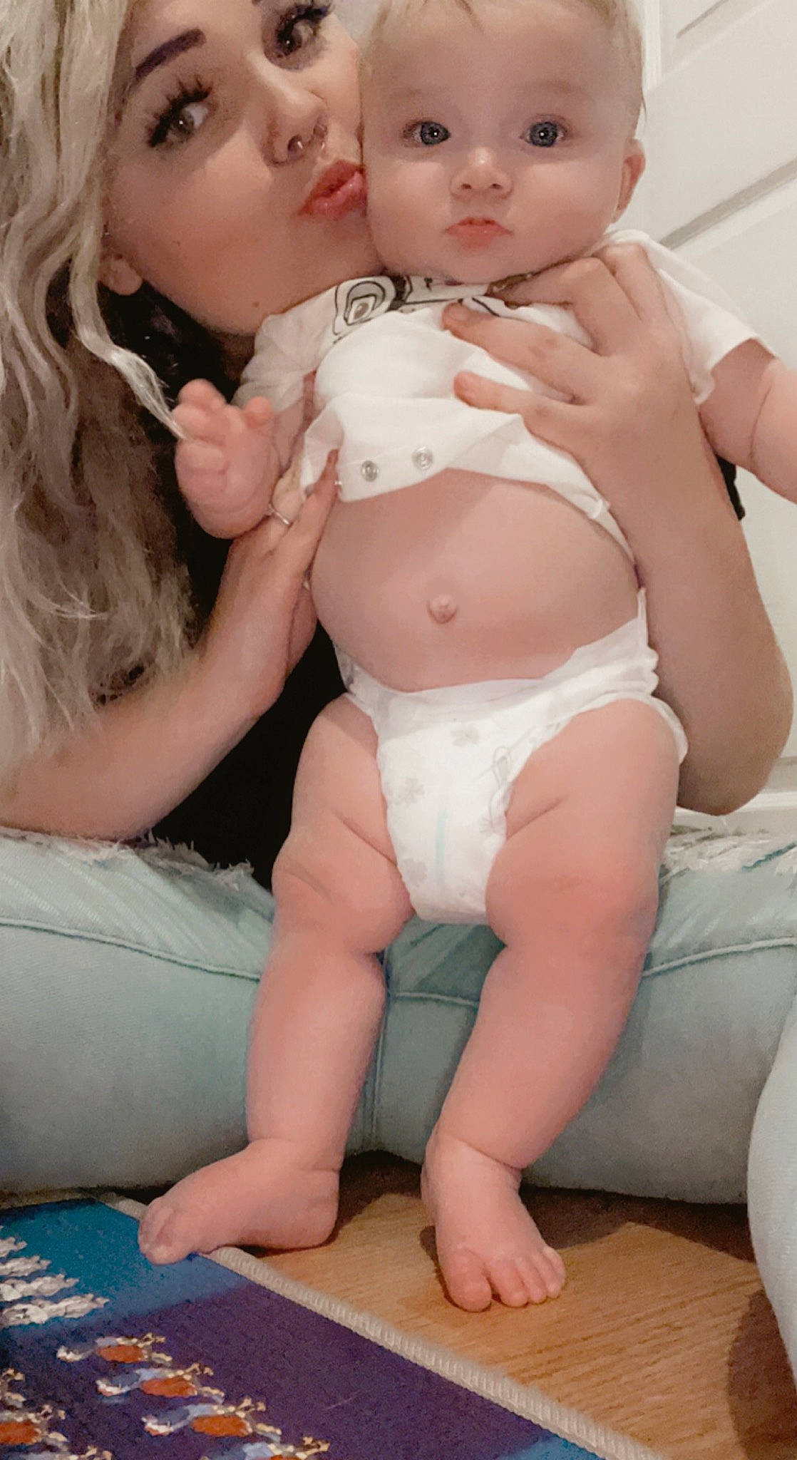 Lewis is registered to the contest to win money with this photo: cheek, chest, eye, gesture, hair, hairstyle, hand, human_body, joint, leg, lip, mouth, muscle, organ, person, photograph, pink, skin, stomach, thigh