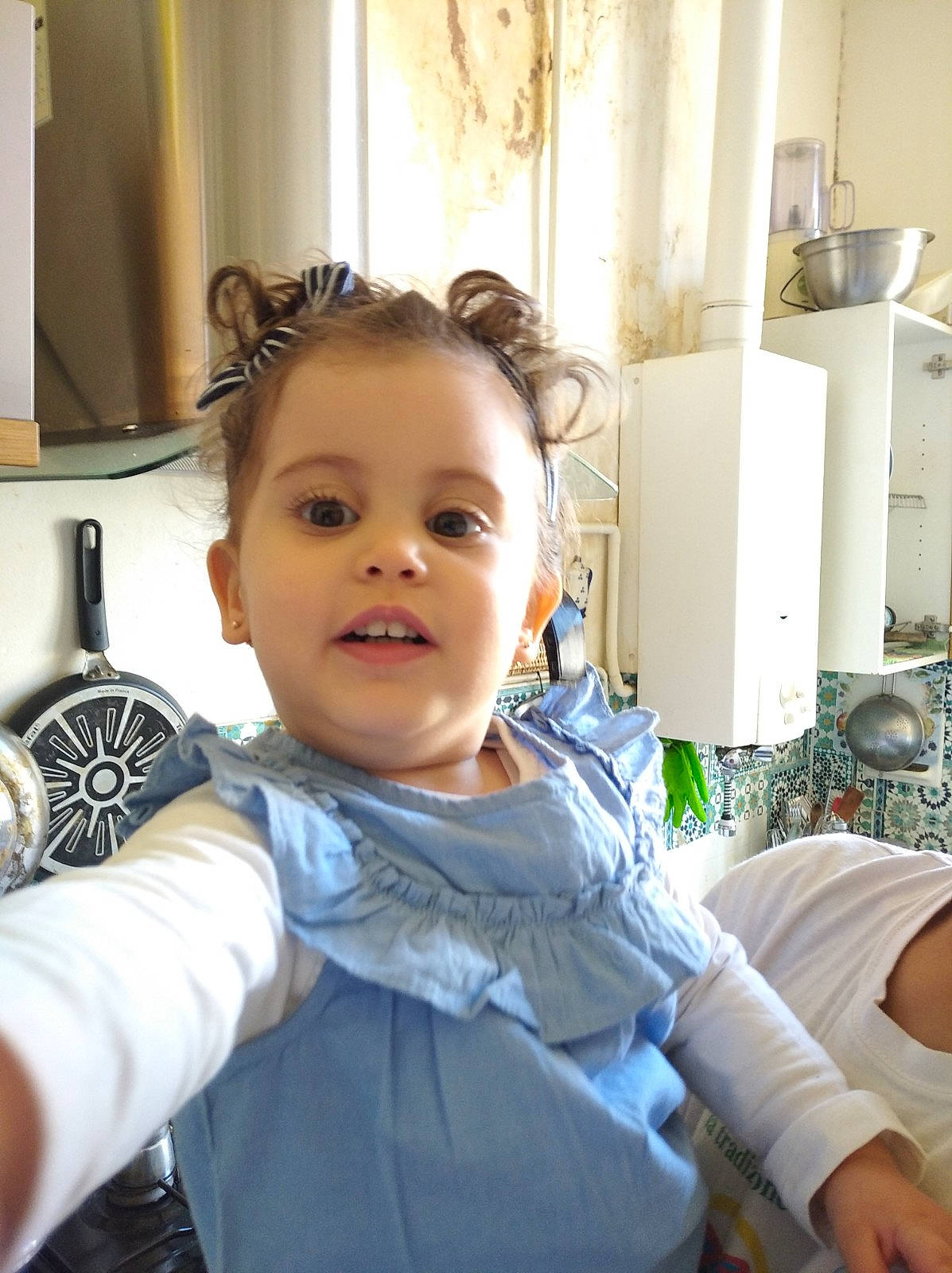 Sabrina a rejoint le concours — aidez-le/la à gagner de superbes lots ! arm, baby, cheek, child, ear, forehead, hair, hairstyle, person, room, skin, toddler, vacation