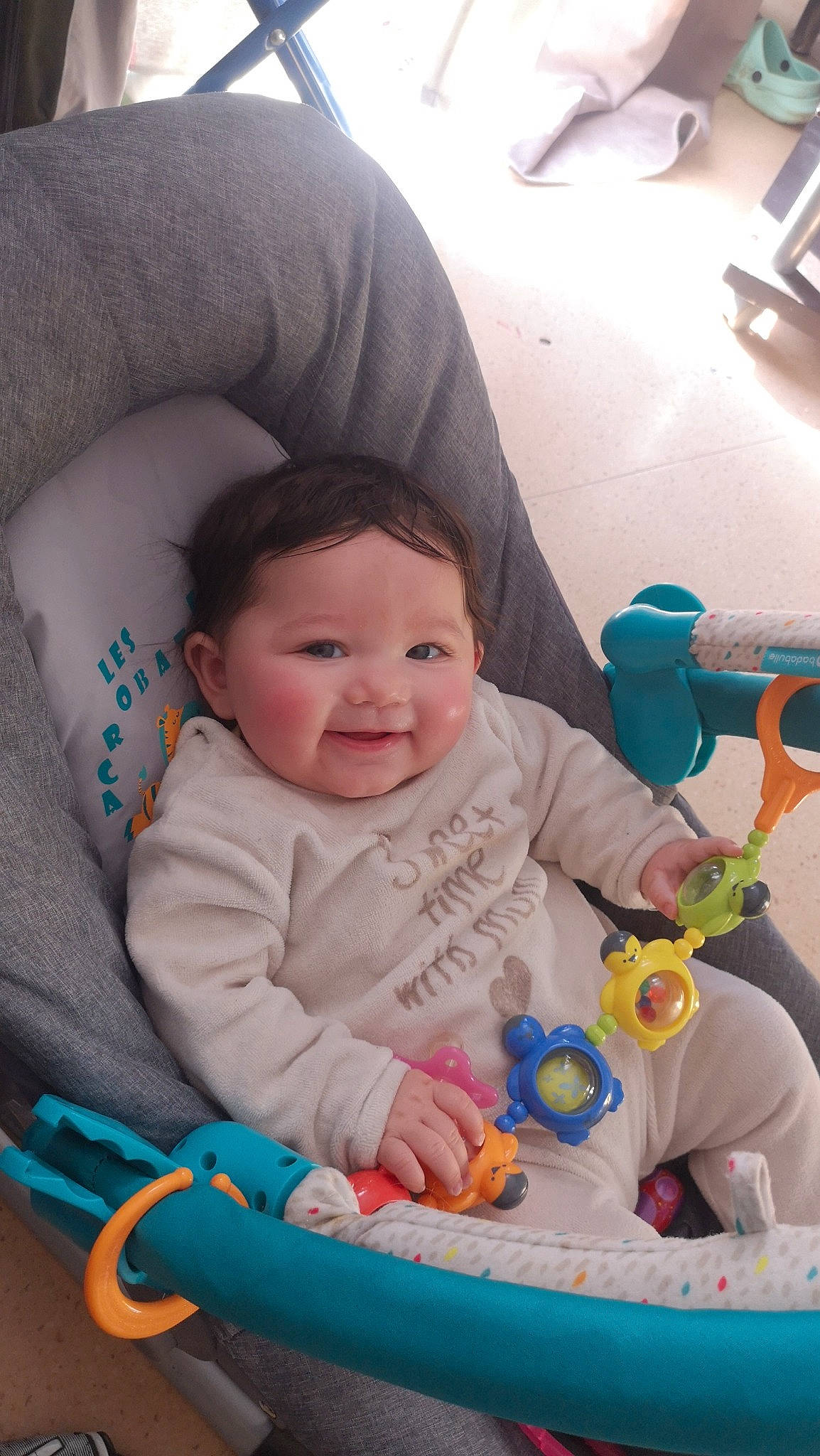 Layana participe au concours pour gagner de l'argent avec cette photo : baby, baby_carriage, baby_products, baby_toddler_clothing, baby_toys, cheek, child, comfort, fun, happy, joy, leisure, people, person, play, product, riding_toy, sitting, skin, smile