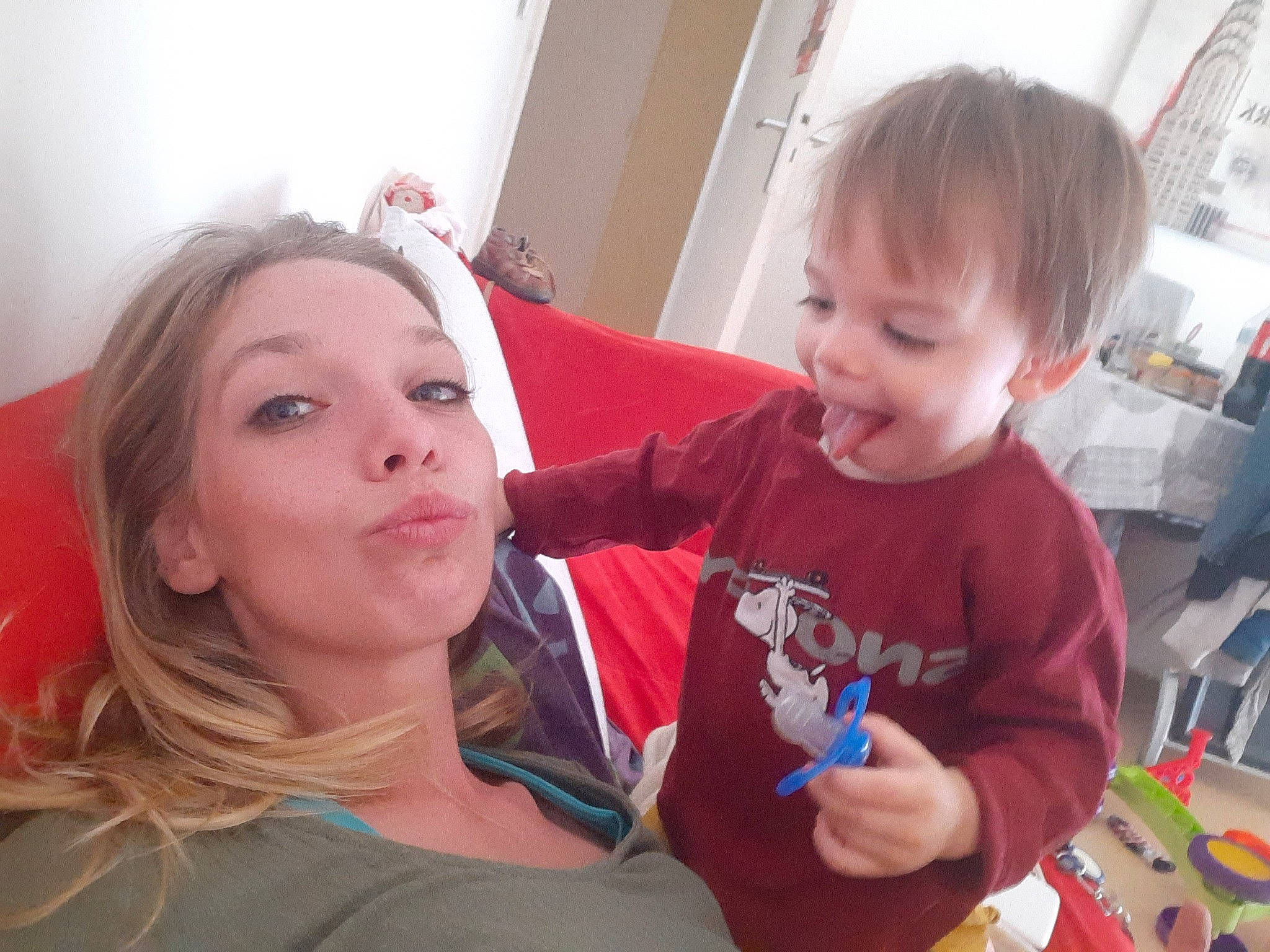 Thibaut a rejoint le concours — aidez-le/la à gagner de superbes lots ! child, ear, face, finger, fun, happy, head, person, play, skin, smile, toddler, tooth, vacation