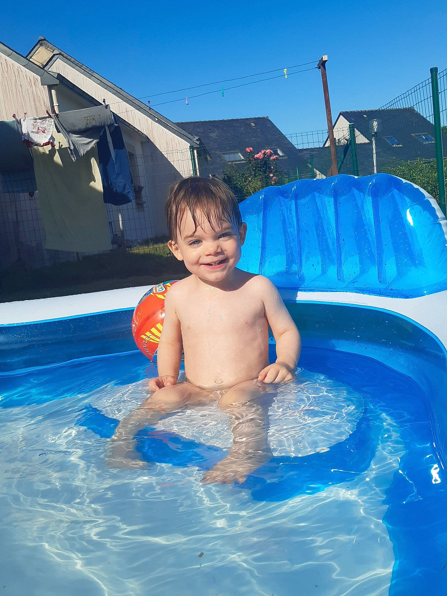 Thibaut a rejoint le concours — aidez-le/la à gagner de superbes lots ! fun, joy, leisure, leisure_centre, nonbuilding_structure, park, person, recreation, summer, swimming_pool, vacation, water, water_park