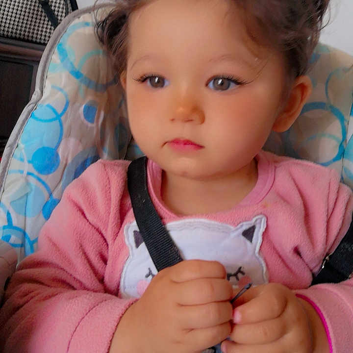 Layana a rejoint le concours — aidez-le/la à gagner de superbes lots ! accessories, baby, bag, bodypart, clothing, couch, cushion, face, finger, furniture, hand, handbag, head, homedecor, pants, person, photography, portrait, sitting, toy