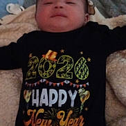 Kaïs participe au concours pour gagner de l'argent avec cette photo : baby, blanket, casual, celebration, child, clothing, cute, face, head, indoors, infant, lying_down, new_year, person, portrait, resting, shirt, sleepy, soft_texture, text