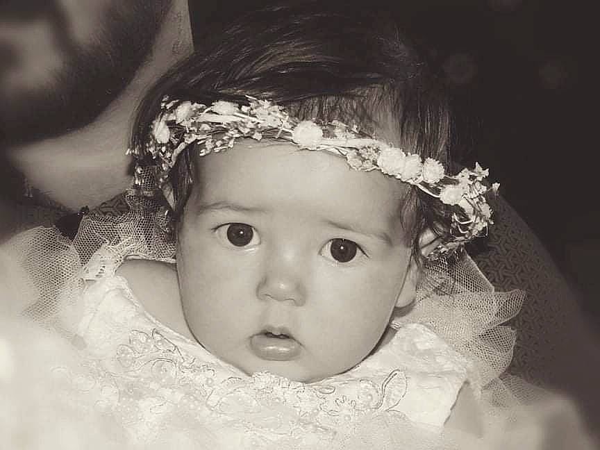 Elyana a rejoint le concours — aidez-le/la à gagner de superbes lots ! baby, beauty, bridal_accessory, cheek, child, ear, embellishment, eyebrow, eyelash, flash_photography, happy, headband, headpiece, human_body, iris, jewellery, lip, organ, person, style