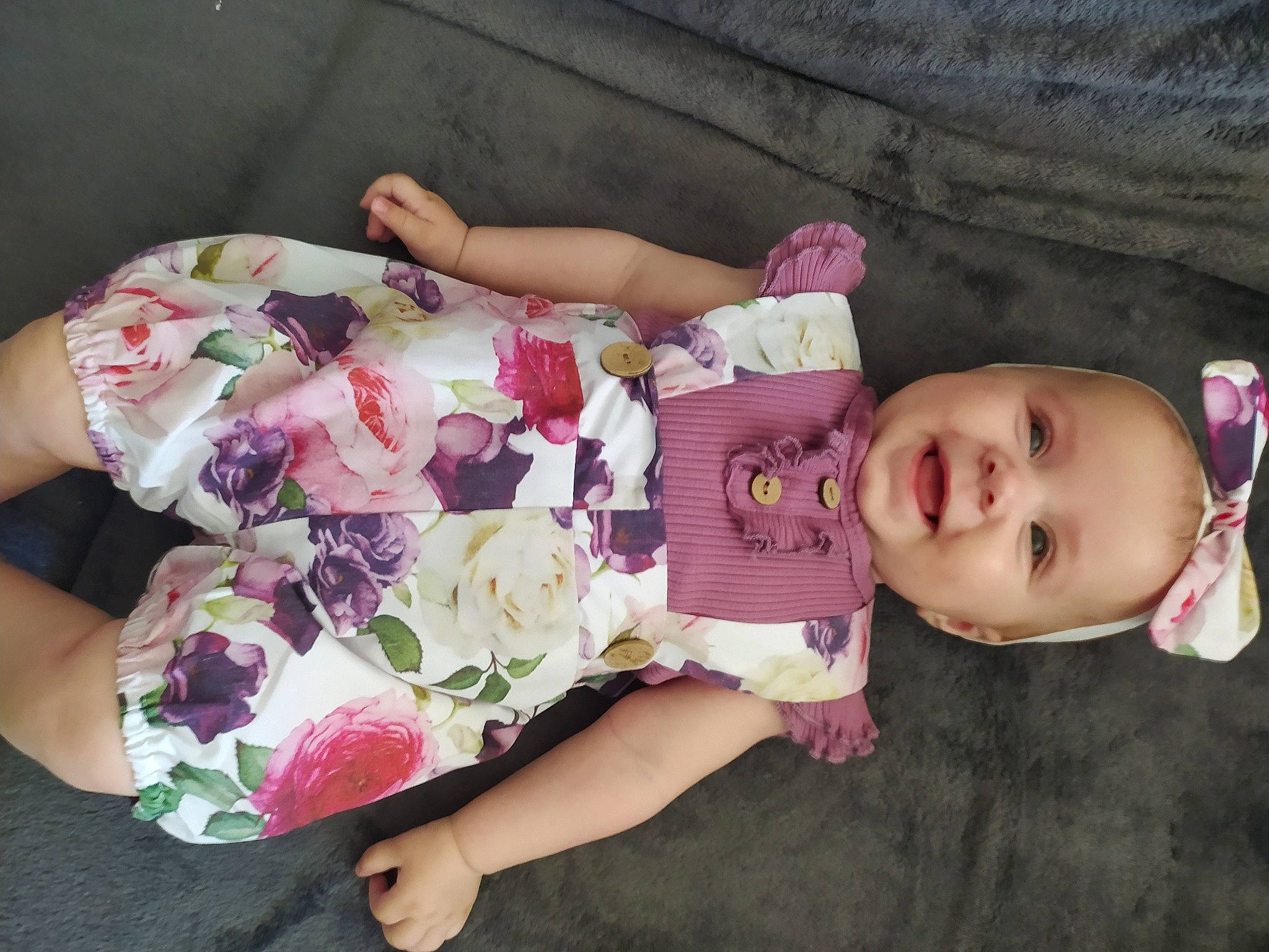 Inaya a rejoint le concours — aidez-le/la à gagner de superbes lots ! baby, baby_toddler_clothing, beauty, cheek, child, comfort, eyelash, glasses, grass, hand, head, human_body, person, pink, plant, product, purple, skin, sleeve, textile