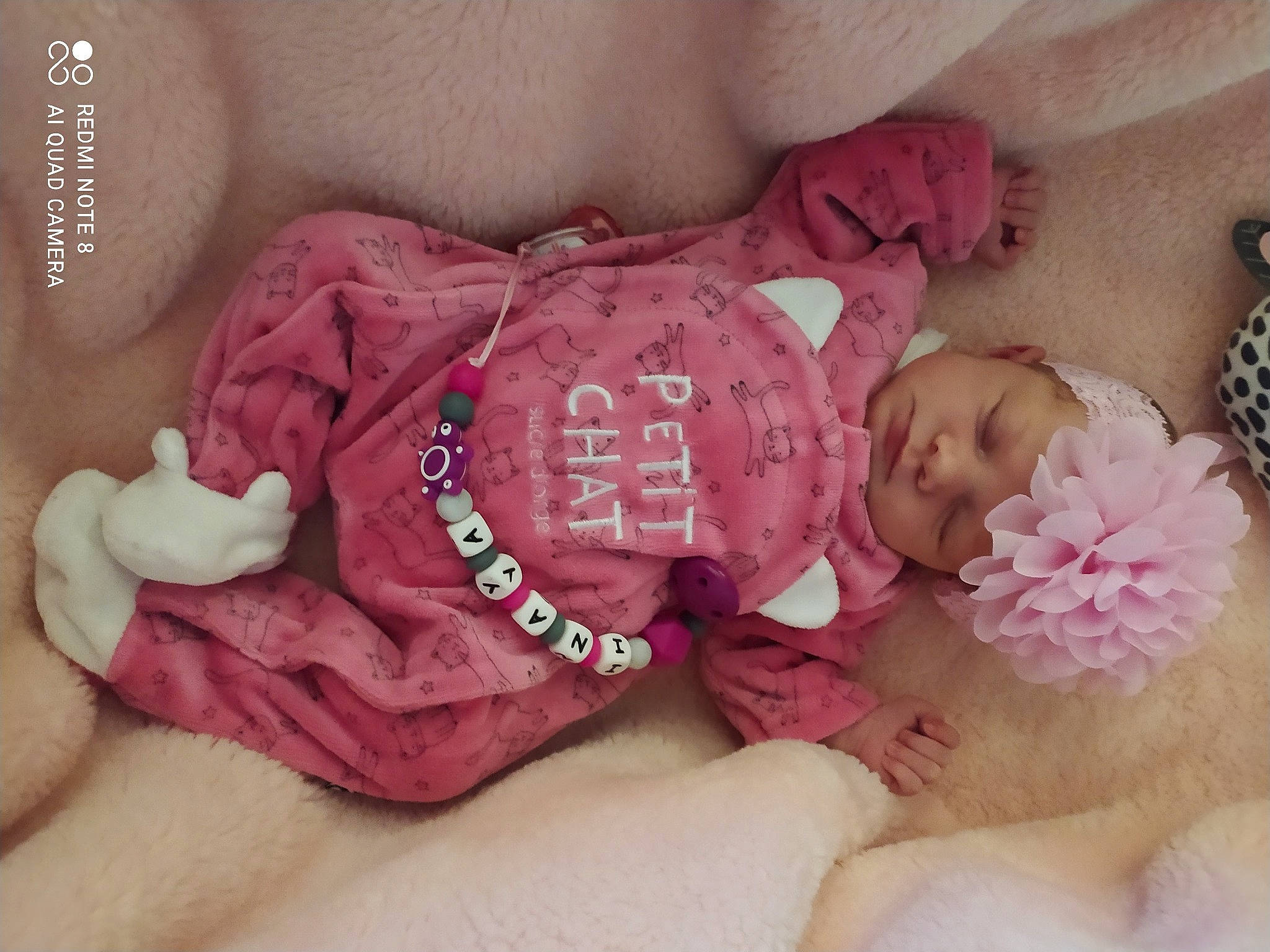 Inaya participe au concours pour gagner de l'argent avec cette photo : arm, baby, baby_sleeping, baby_toddler_clothing, cheek, comfort, eye, finger, hand, headgear, headwear, lip, magenta, mammal, mouth, nail, person, pink, product, skin