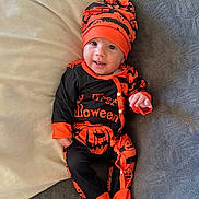 Gabriel participe au concours pour gagner de l'argent avec cette photo : baby, infant, child, halloween, costume, hat, smile, lying_down, blanket, pillow, orange, black, cute, happy, footed_pajamas, jack_o_lantern, one_person, indoors, portrait, apparel