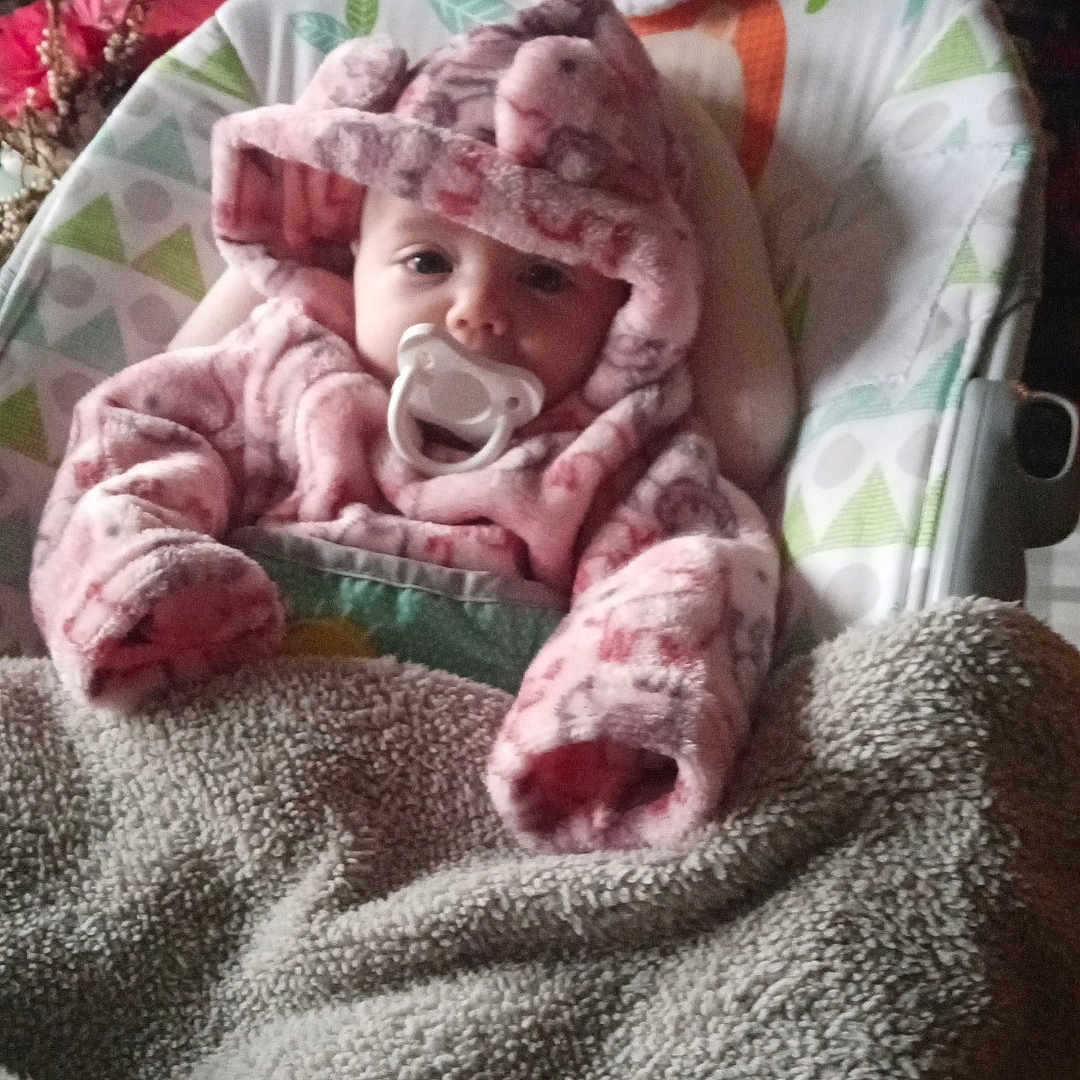 Scarlett is registered to the contest to win money with this photo: architecture, baby, bed, bedroom, blanket, building, couch, cushion, face, furniture, head, homedecor, hospital, indoors, newborn, person, photography, portrait, quilt, room