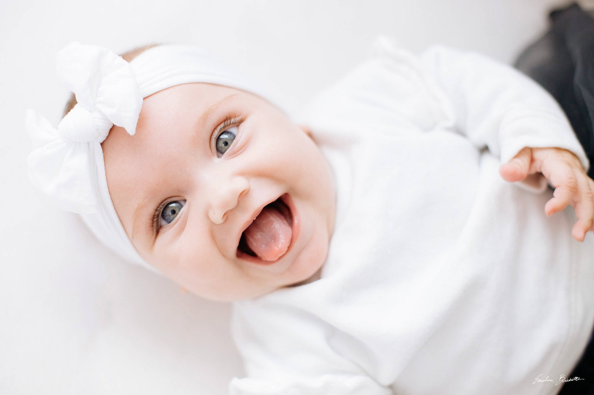 Lennie a rejoint le concours — aidez-le/la à gagner de superbes lots ! baby, baby_toddler_clothing, cheek, child, collar, comfort, eye, eyelash, flash_photography, gesture, happy, headwear, iris, joy, laugh, linens, nose, person, portrait_photography, skin