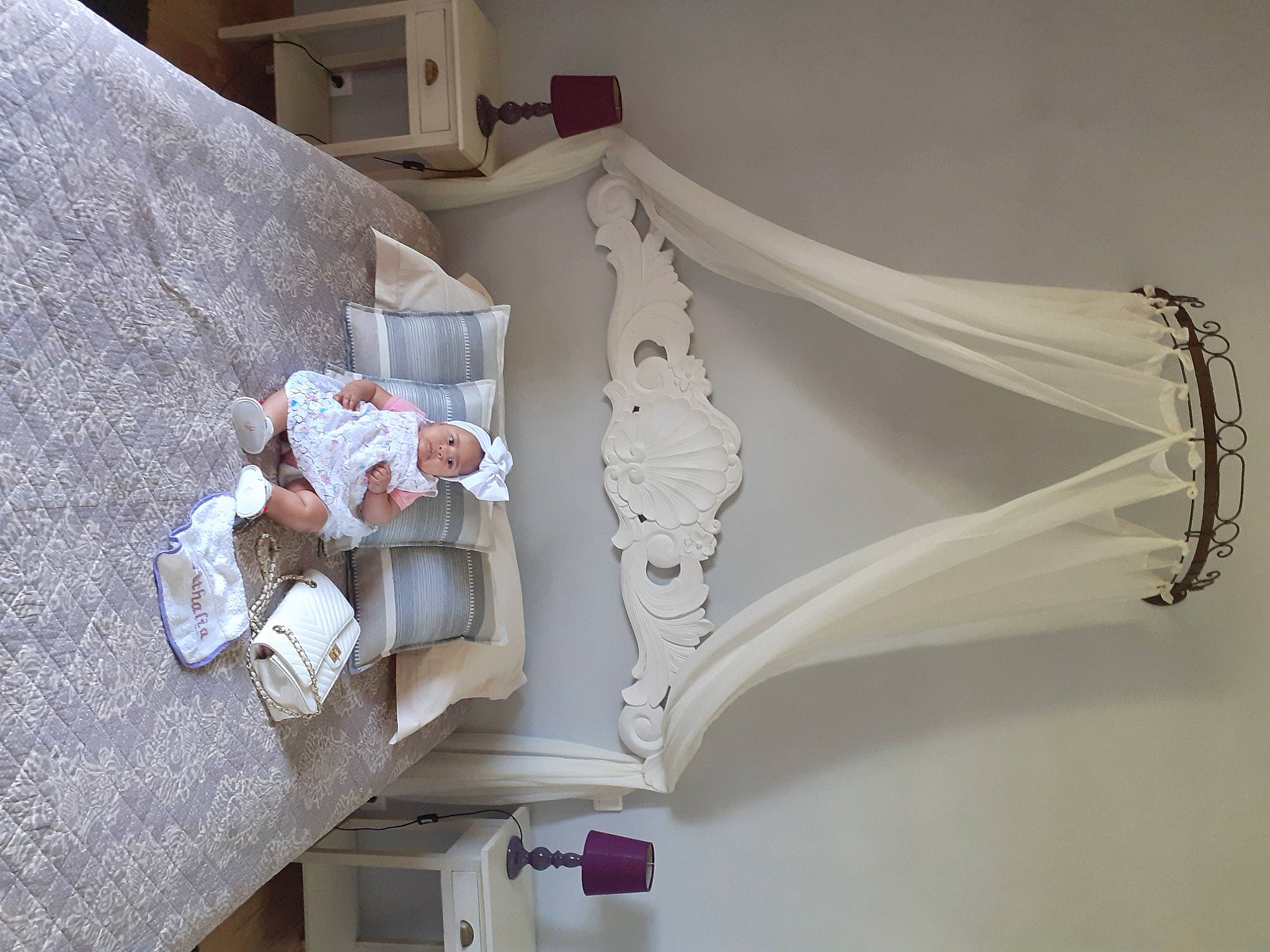 Athalia a rejoint le concours — aidez-le/la à gagner de superbes lots ! art, building, ceiling, comfort, floor, flooring, hardwood, headwear, house, linens, molding, paper, person, plaster, room, sculpture, space, stairs, statue, urban_design