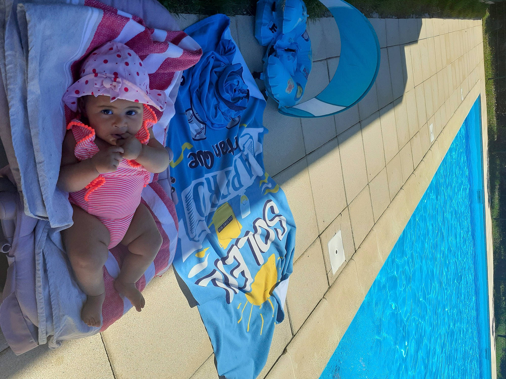 Athalia a rejoint le concours — aidez-le/la à gagner de superbes lots ! art, azure, baby, blue, child, design, electric_blue, fashion_accessory, font, fun, headgear, headwear, leisure, pattern, person, shorts, sun_hat, t_shirt, textile, toddler