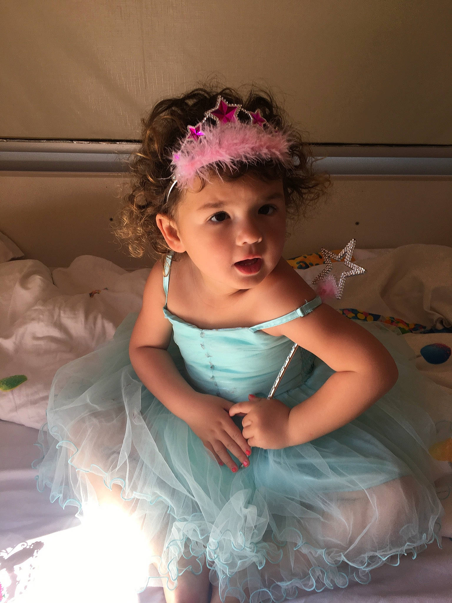 Lilou participe au concours pour gagner de l'argent avec cette photo : ballet_tutu, child, child_model, costume, dress, fashion_accessory, hair_accessory, headband, headgear, headpiece, headwear, person, pink, smile, toddler