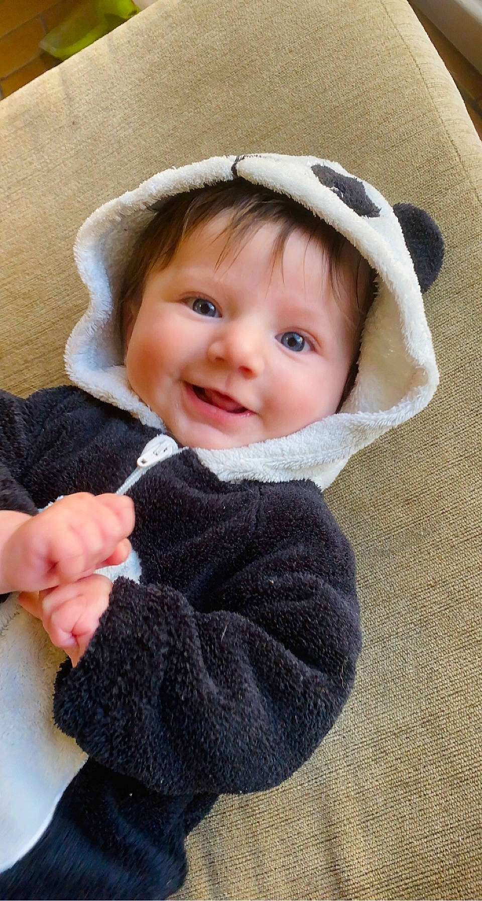 Elora participe au concours pour gagner de l'argent avec cette photo : baby, baby_toddler_clothing, cheek, child, comfort, electric_blue, fashion_accessory, fur, headgear, joy, outerwear, pattern, person, product, skin, sleeve, smile, textile, thumb, toddler