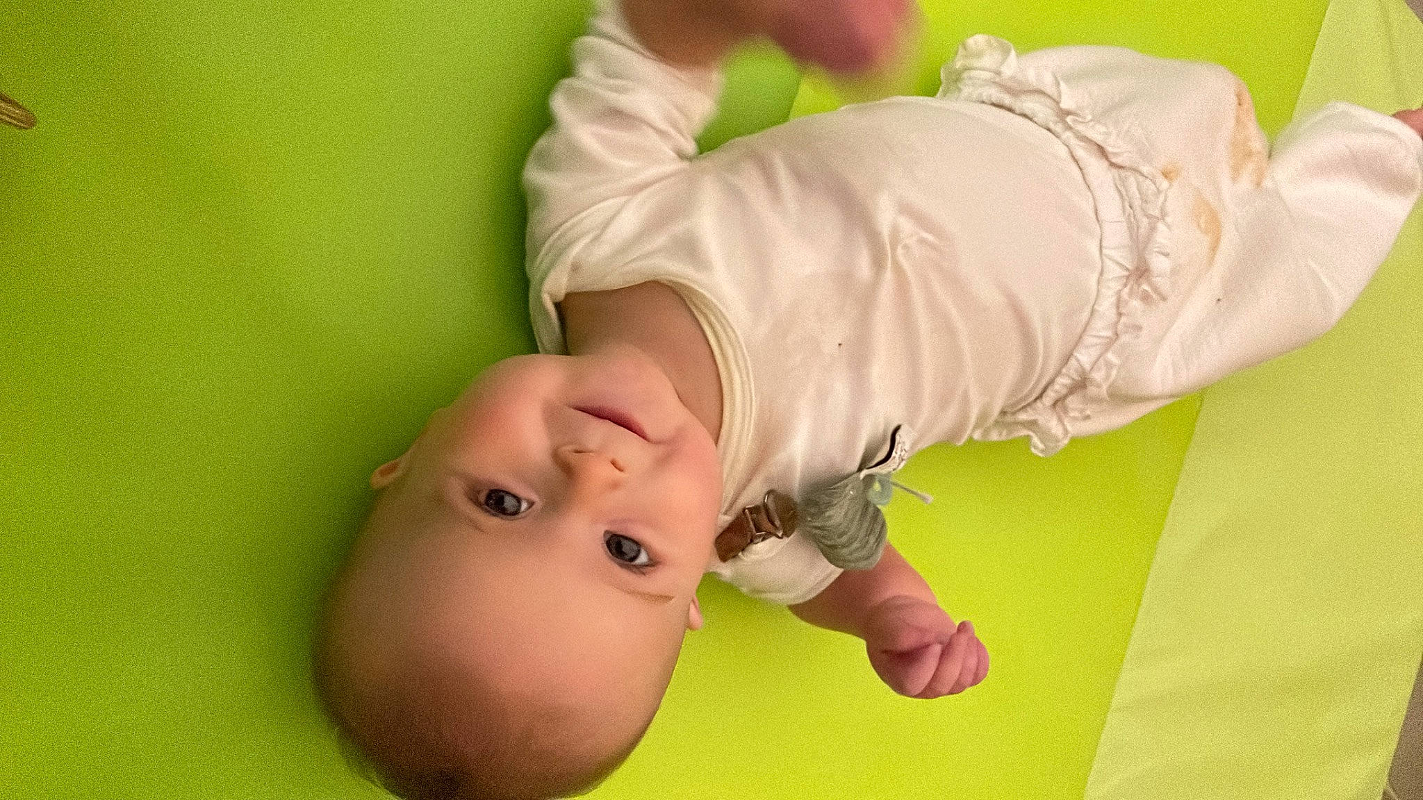 Diane participe au concours pour gagner de l'argent avec cette photo : arm, baby, baby_products, baby_toddler_clothing, cheek, child, eyelash, flooring, fun, gesture, grass, happy, joy, nail, person, portrait_photography, sleeve, thumb, toddler, wrist