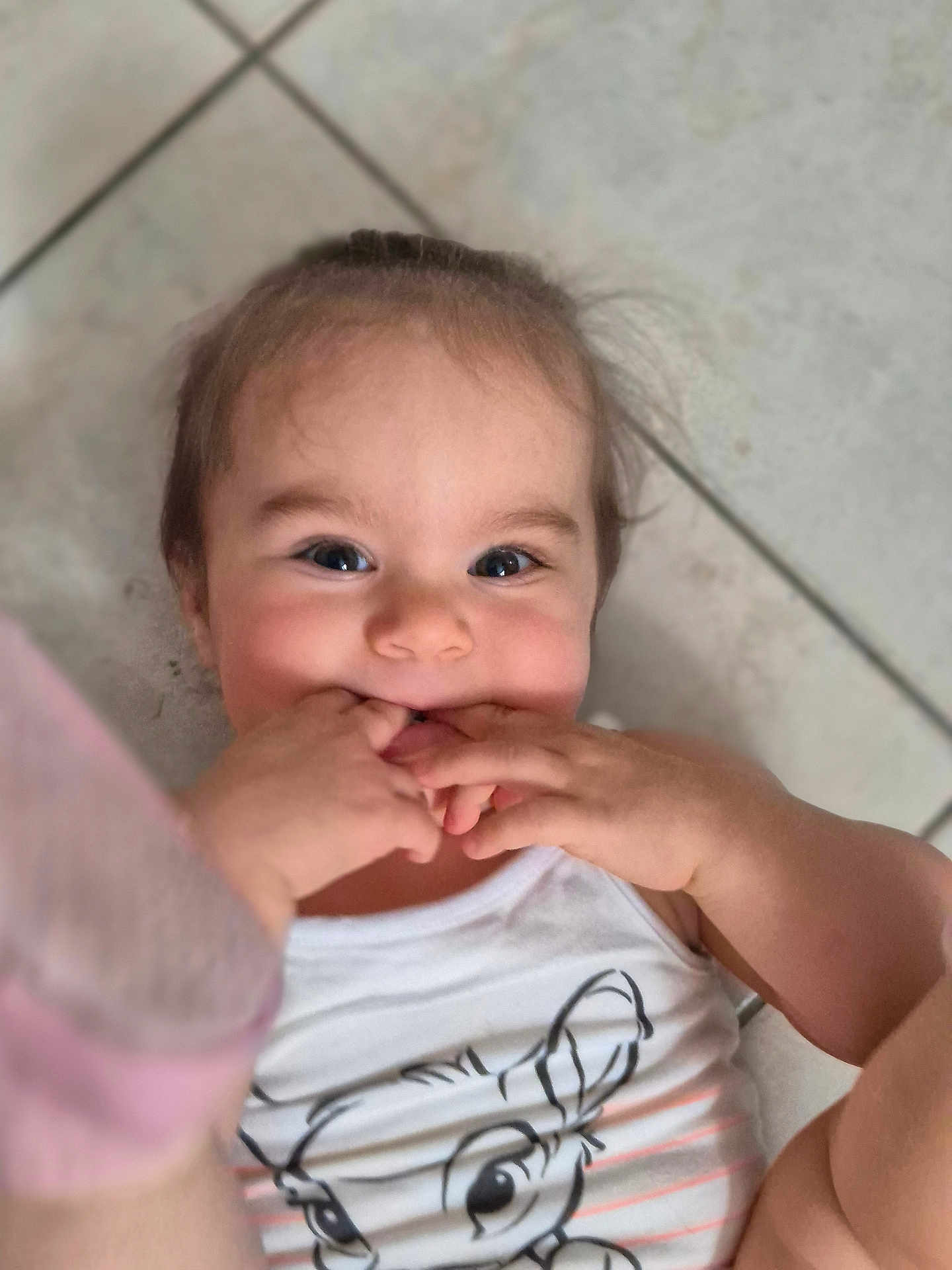 Ivanna participe au concours pour gagner de l'argent avec cette photo : toddler, child, baby, face, hands, fingers, smile, eyes, shirt, cartoon, floor, tile, playful, cute, portrait, indoor, young, person, happy, casual