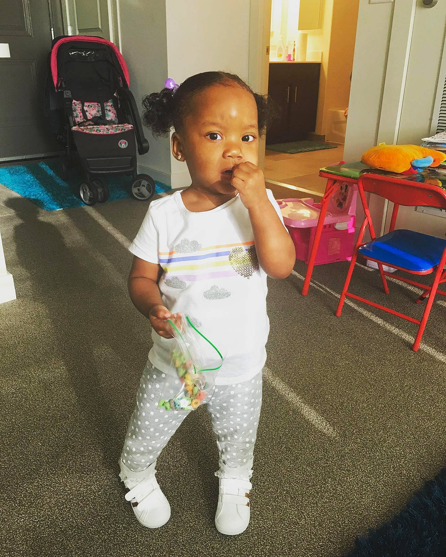 Ahdem Annabell is registered to the contest to win money with this photo: arm, child, fun, hip, joint, leg, person, play, shoe, shoulder, standing, toddler, trunk