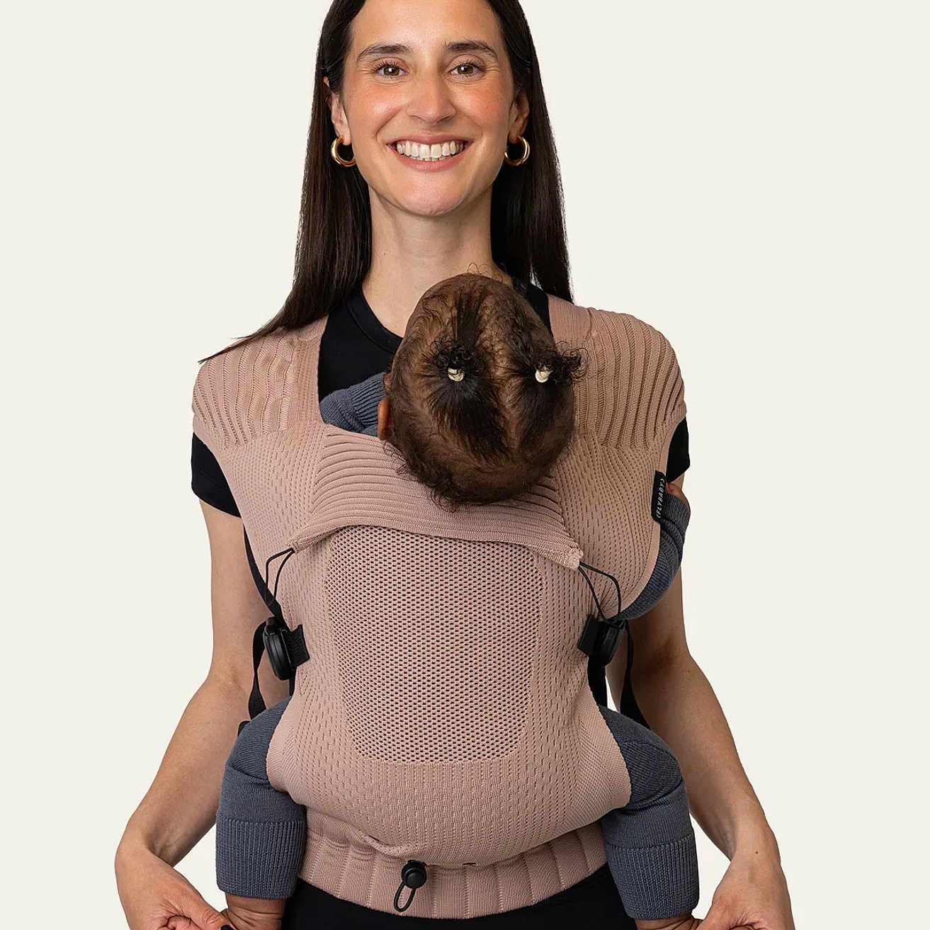 Hozayah participe au concours pour gagner de l'argent avec cette photo : baby, baby_carrier, baby_clothing, black_hair, casual_wear, close_bond, cute, face, fashion, hands, happy, head, holding_baby, infant, parent_and_child, ponytails, portrait, smile, studio, woman