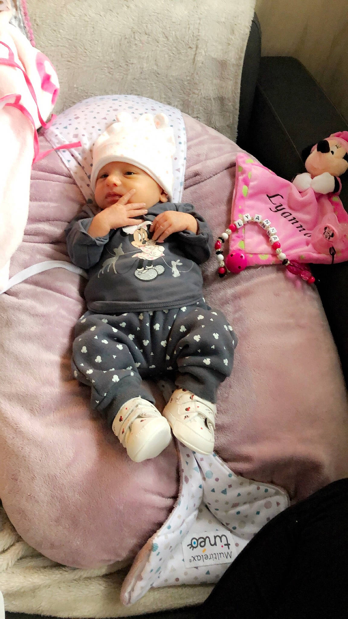 Lyanna a rejoint le concours — aidez-le/la à gagner de superbes lots ! baby, cheek, child, headwear, person, pink, toddler