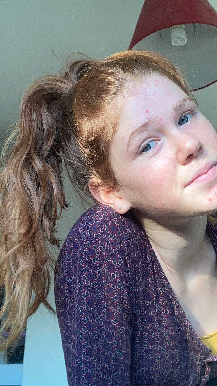 Virginie a rejoint le concours — aidez-le/la à gagner de superbes lots ! cheek, chin, cool, ear, eyebrow, eyelash, facial_expression, forehead, hairstyle, happy, iris, jaw, joint, lip, mouth, neck, nose, organ, person, shoulder