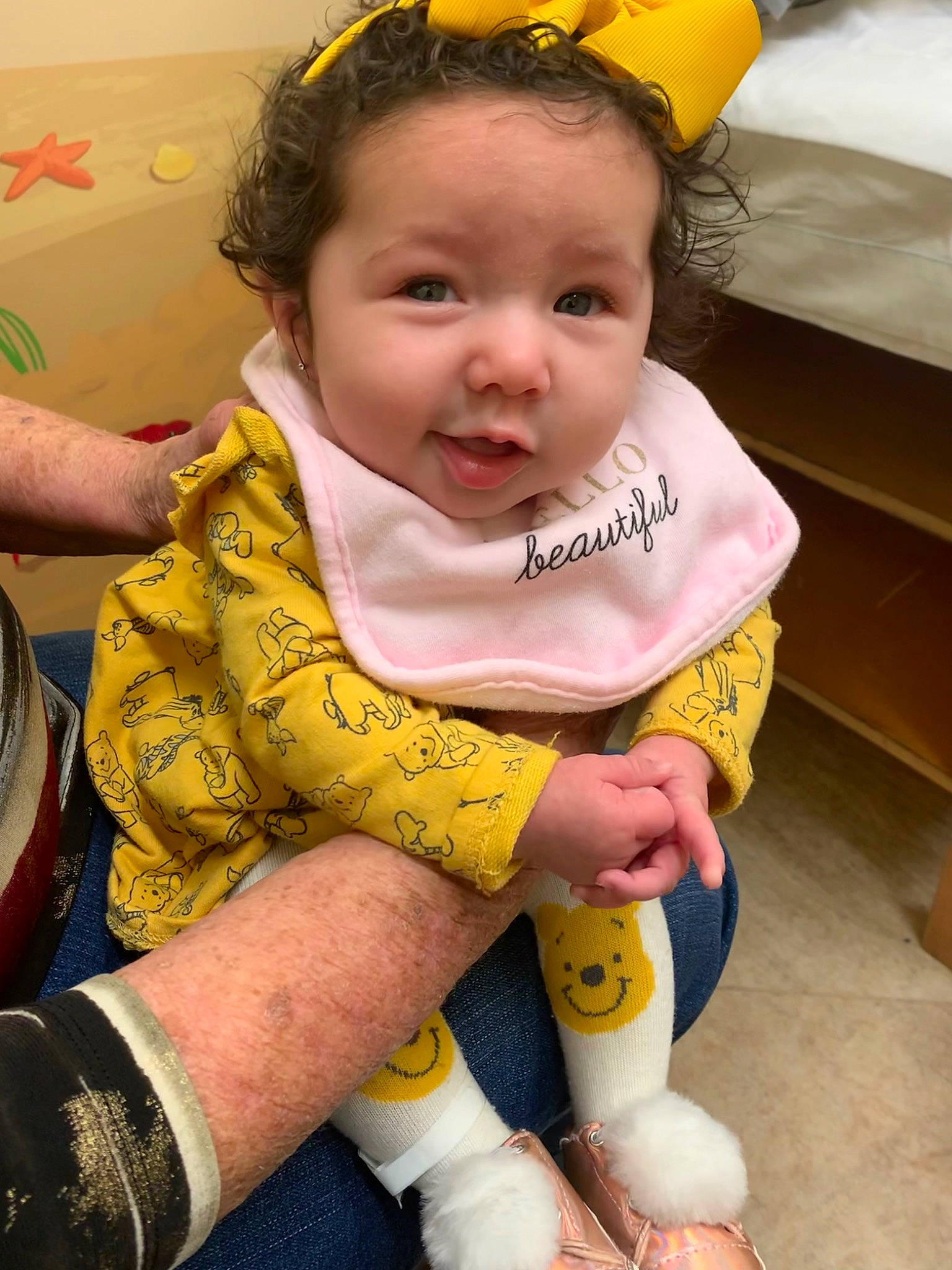 Amelia is registered to the contest to win money with this photo: baby, baby_toddler_clothing, cheek, child, eye, facial_expression, finger, fun, happy, human_body, human_leg, knee, mouth, person, sitting, skin, smile, thigh, toddler, wrist