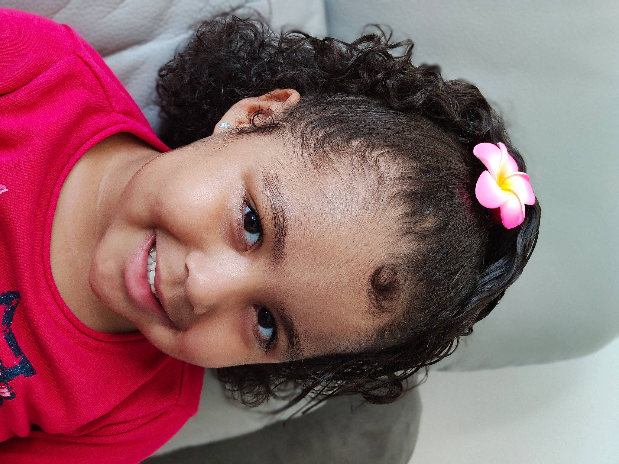 Noëlhy a rejoint le concours — aidez-le/la à gagner de superbes lots ! black_hair, cheek, chin, eye, eyebrow, eyelash, flash_photography, forehead, hairstyle, happy, headgear, joy, lip, mammal, mouth, neck, nose, person, pink, skin