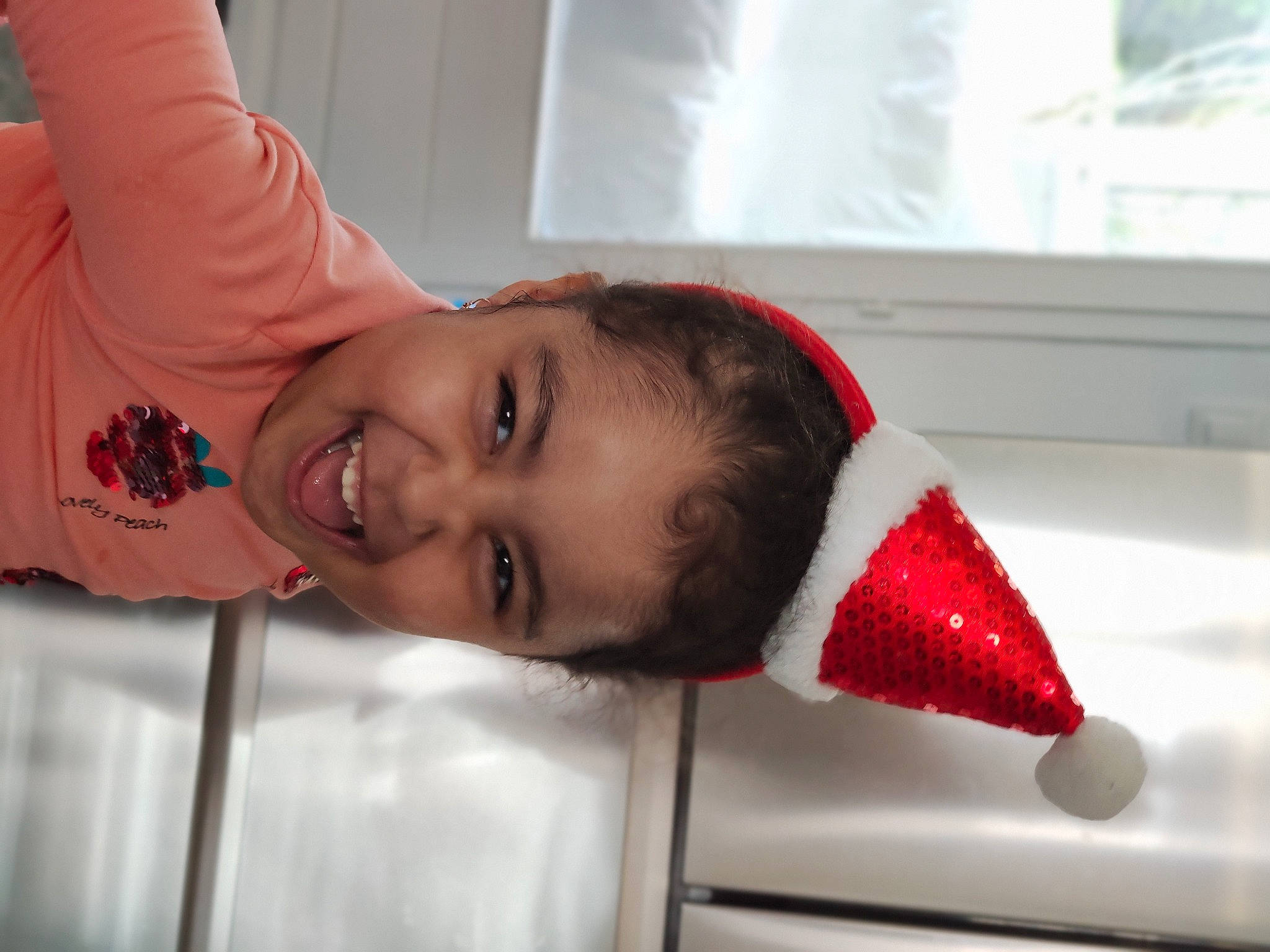 Noëlhy a rejoint le concours — aidez-le/la à gagner de superbes lots ! chest, child, chin, comfort, elbow, eyelash, facial_expression, fun, hairstyle, happy, joy, lip, mouth, neck, nose, person, room, shoulder, smile, t_shirt