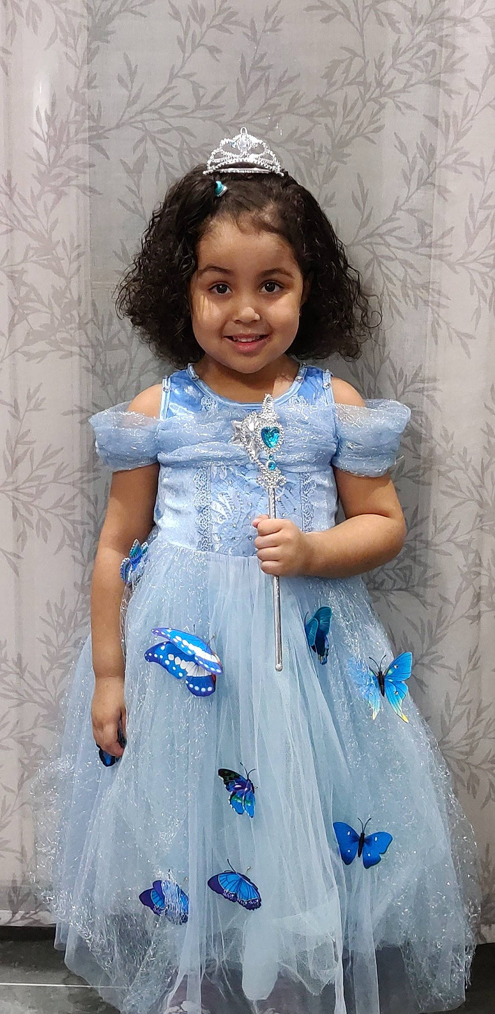 Noëlhy a rejoint le concours — aidez-le/la à gagner de superbes lots ! azure, baby_toddler_clothing, blue, day_dress, dress, eye, facial_expression, fashion, hair, hairstyle, happy, head, joy, one_piece_garment, person, purple, shoulder, skin, sleeve, smile