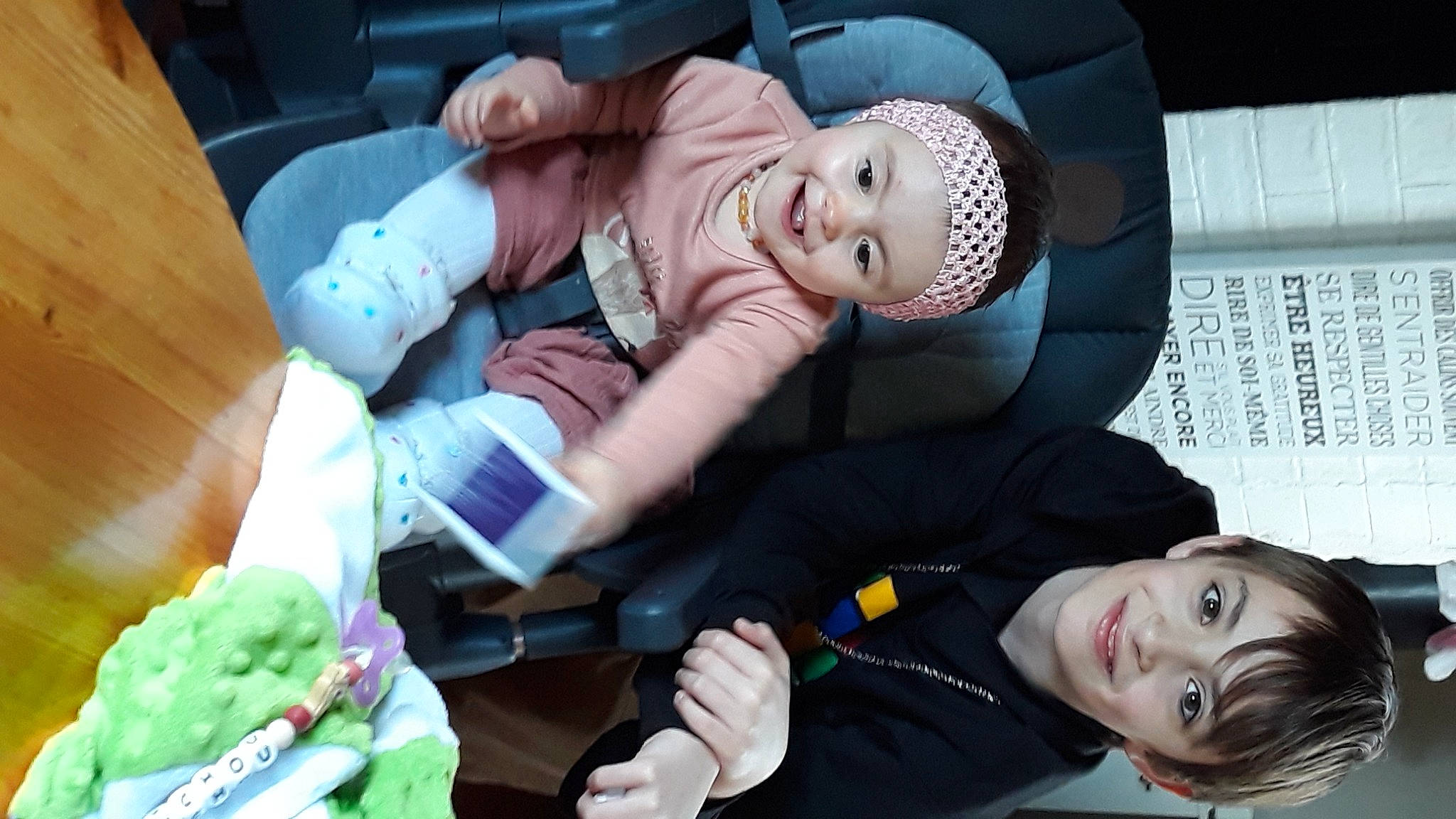 Aliénor a rejoint le concours — aidez-le/la à gagner de superbes lots ! baby, baby_carriage, baby_products, child, comfort, event, fun, green, hand, happy, hat, headwear, joy, mouth, people, person, service, skin, smile, snapshot