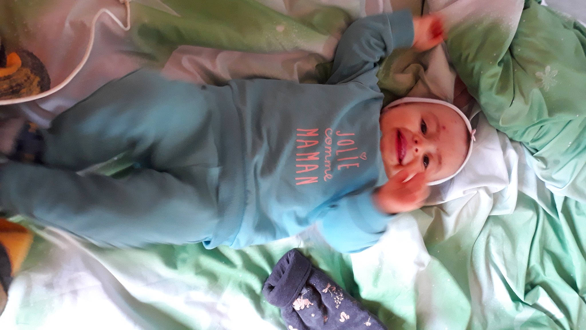 Aliénor participe au concours pour gagner de l'argent avec cette photo : baby, child, comfort, elbow, fun, hat, linens, mouth, person, room, sleep, sleeve, t_shirt, toddler