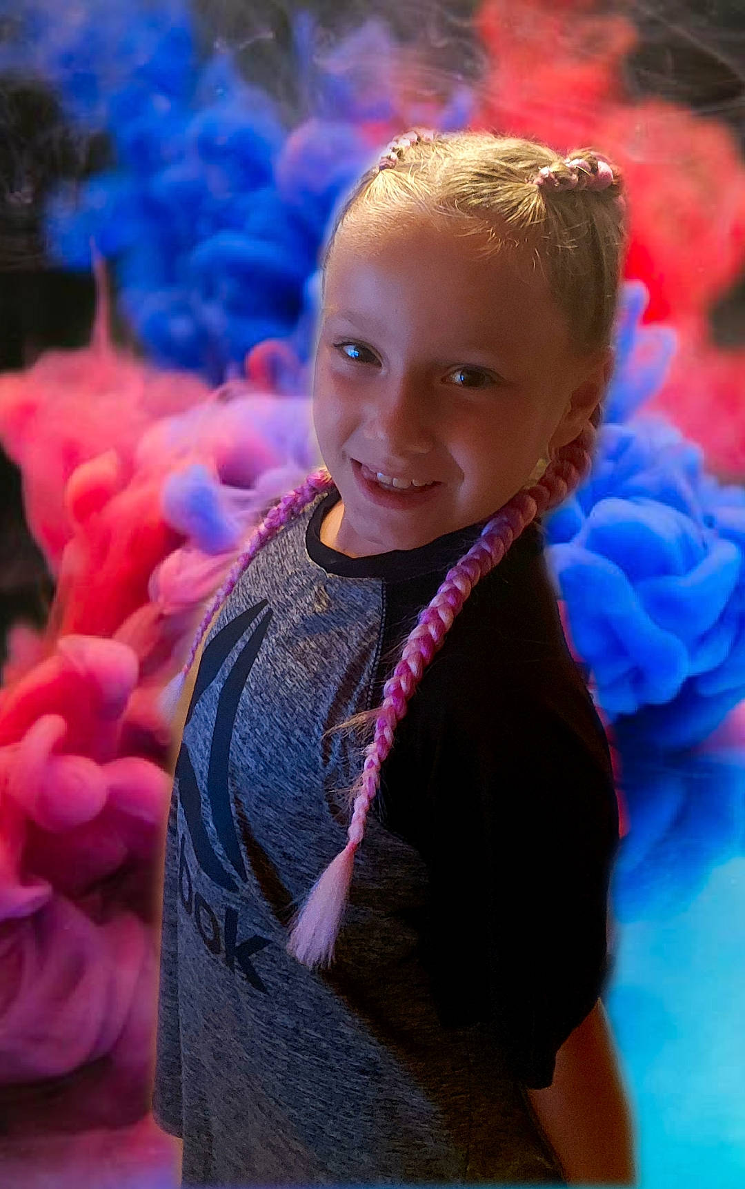 Abbygaëlle participe au concours pour gagner de l'argent avec cette photo : azure, beauty, electric_blue, entertainment, event, facial_expression, flash_photography, fun, hairstyle, happy, human_body, iris, joy, leisure, magenta, organ, person, pink, purple, smile