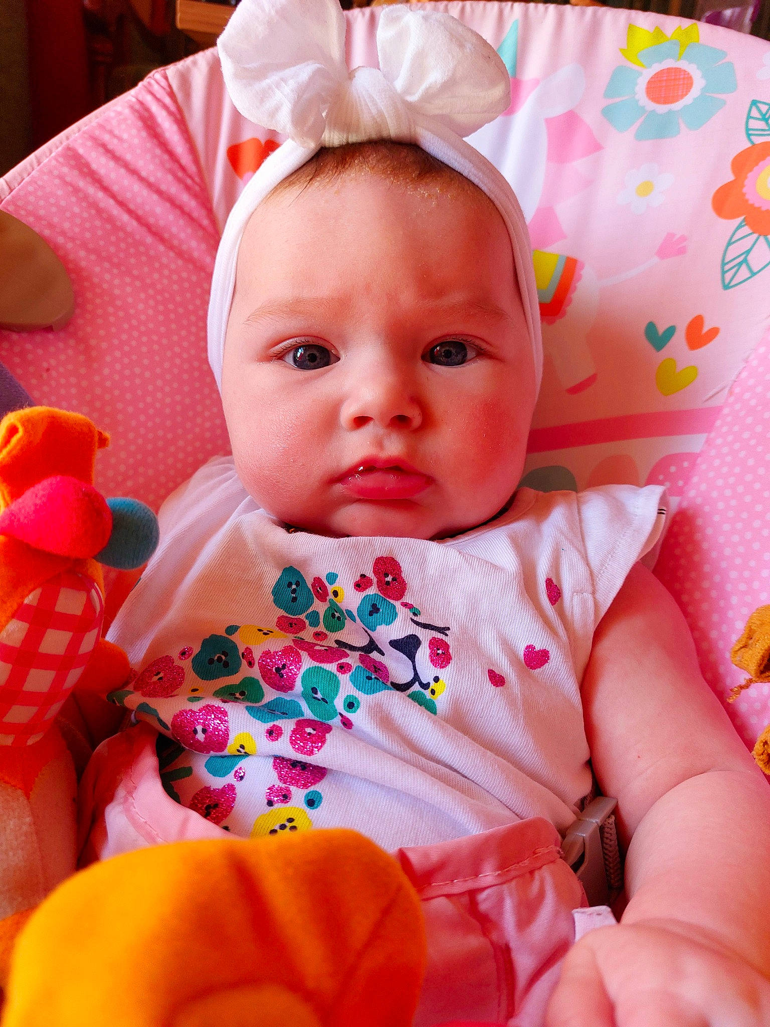 Clary participe au concours pour gagner de l'argent avec cette photo : baby, baby_toddler_clothing, cheek, child, comfort, dress, eye, face, facial_expression, happy, head, iris, lip, orange, person, pink, product, skin, sleeve, textile