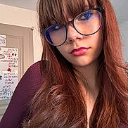 Nina participe au concours pour gagner de l'argent avec cette photo : person, young_person, teenager, glasses, fringe, bangs, long_hair, selfie, indoor, door, posters, lipstick, nose_ring, closeup, portrait, eyewear_reflection, hair, skin, makeup, casual_clothing