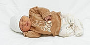 Sasha participe au concours pour gagner de l'argent avec cette photo : newborn, baby, sleeping, infant, white_hat, winnie_the_pooh, brown_sweater, cozy, soft_blanket, cute, peaceful, child, portrait, indoors, clothing, resting, small_hands, baby_pajamas, lying_down, toddler