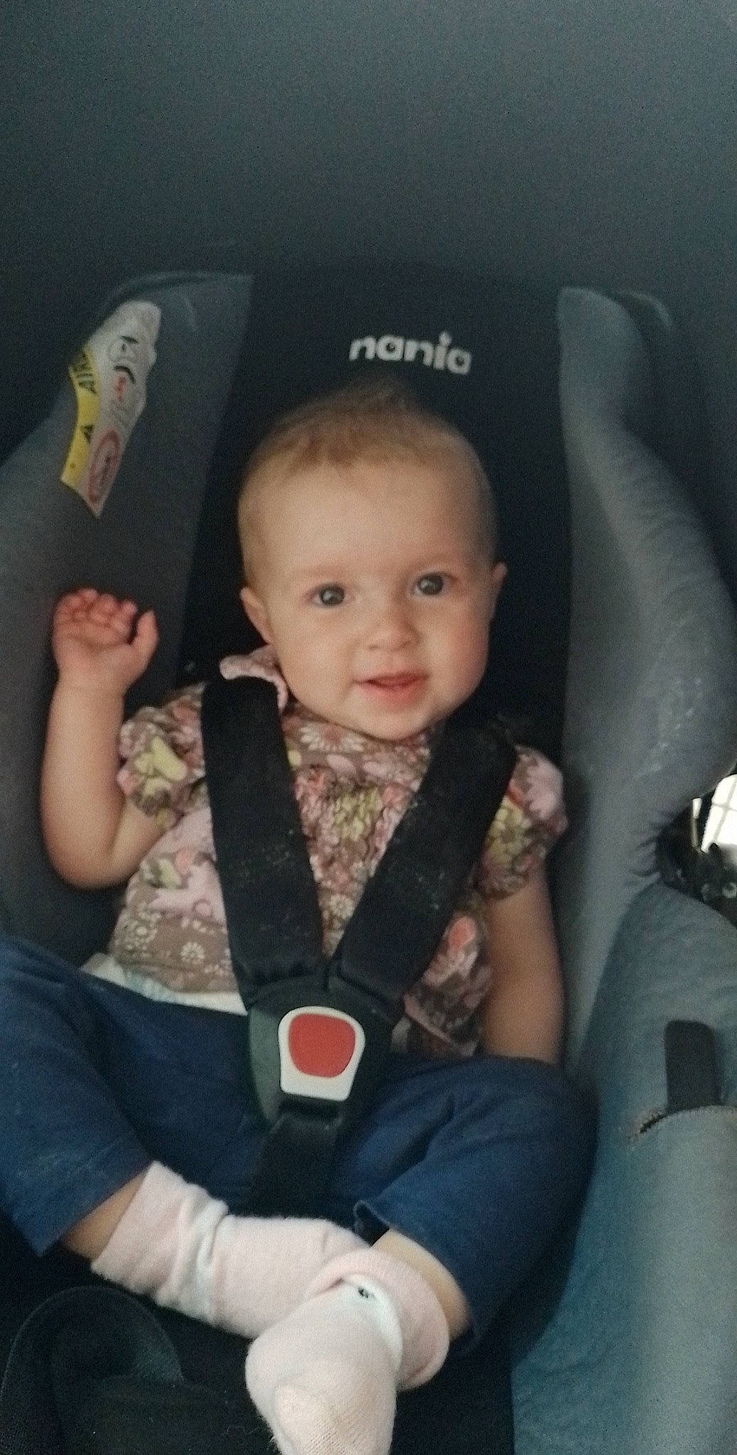 Zia participe au concours pour gagner de l'argent avec cette photo : arm, baby_toddler_clothing, cheek, chin, cool, eye, facial_expression, finger, flash_photography, fun, gesture, hand, iris, leg, person, product, skin, smile, standing, thumb