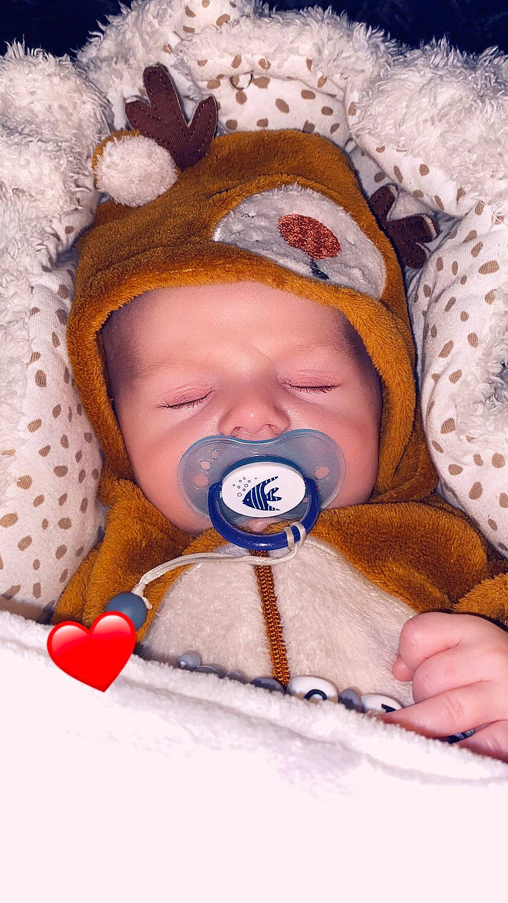 Lyzio a rejoint le concours — aidez-le/la à gagner de superbes lots ! audio_equipment, baby, baby_toddler_clothing, cheek, child, chin, comfort, ear, eye, eyebrow, eyelash, happy, hearing, iris, linens, nose, person, product, skin, textile