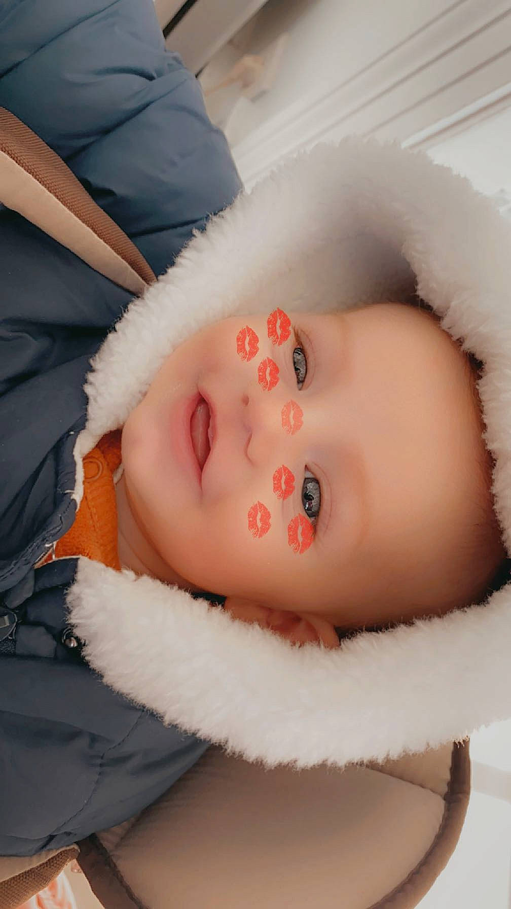 Lyzio a rejoint le concours — aidez-le/la à gagner de superbes lots ! baby, baby_toddler_clothing, cap, cheek, child, chin, comfort, costume_hat, eyelash, fashion_accessory, freezing, fur, fur_clothing, happy, lip, nose, person, skin, textile, toddler