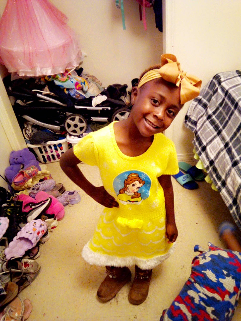 Evianna is registered to the contest to win money with this photo: baby_toddler_clothing, child, clothing, event, fashion_design, fun, hairstyle, happy, hat, joy, leisure, people, person, plaid, shoe, shorts, sleeve, smile, sneakers, t_shirt