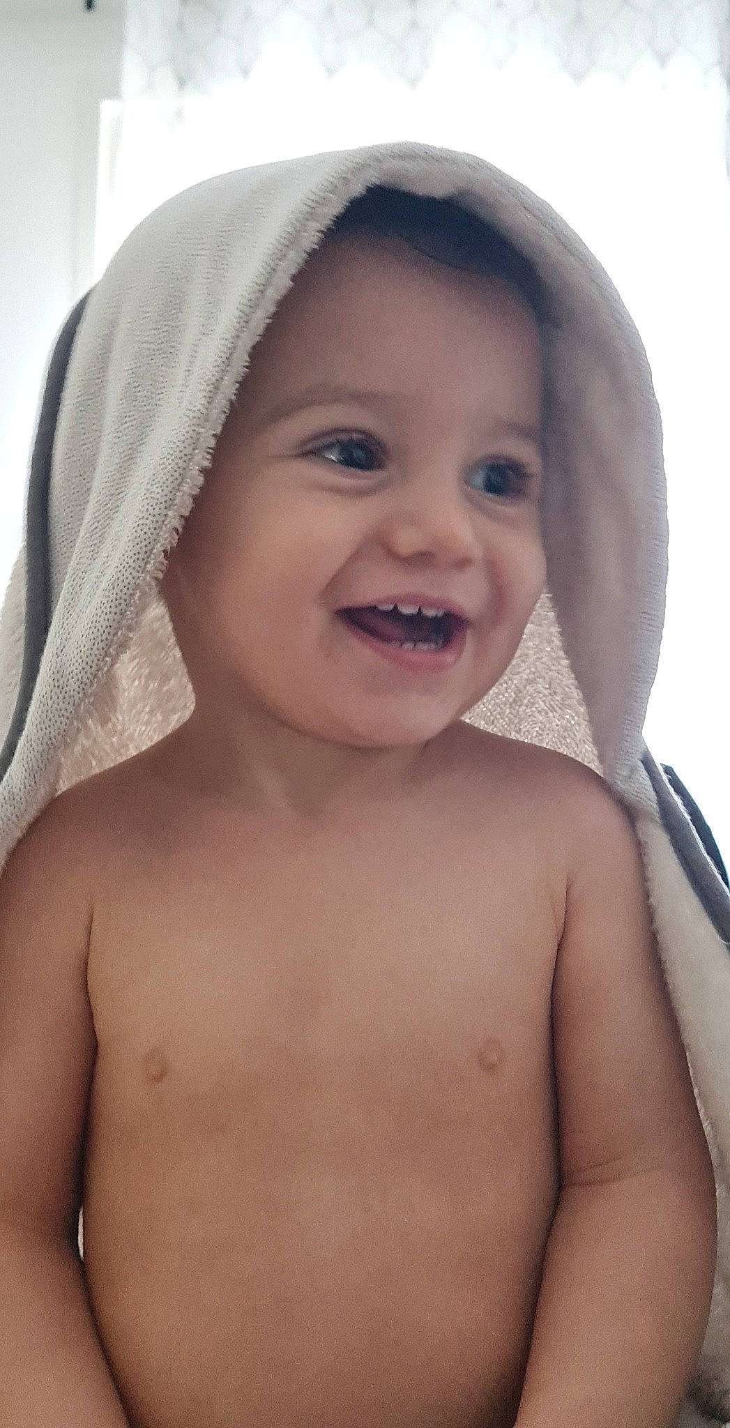 Miguel participe au concours pour gagner de l'argent avec cette photo : cheek, chin, eye, eyebrow, eyelash, face, facial_expression, forehead, hair, headwear, joy, lip, mouth, muscle, neck, nose, organ, person, photograph, shoulder