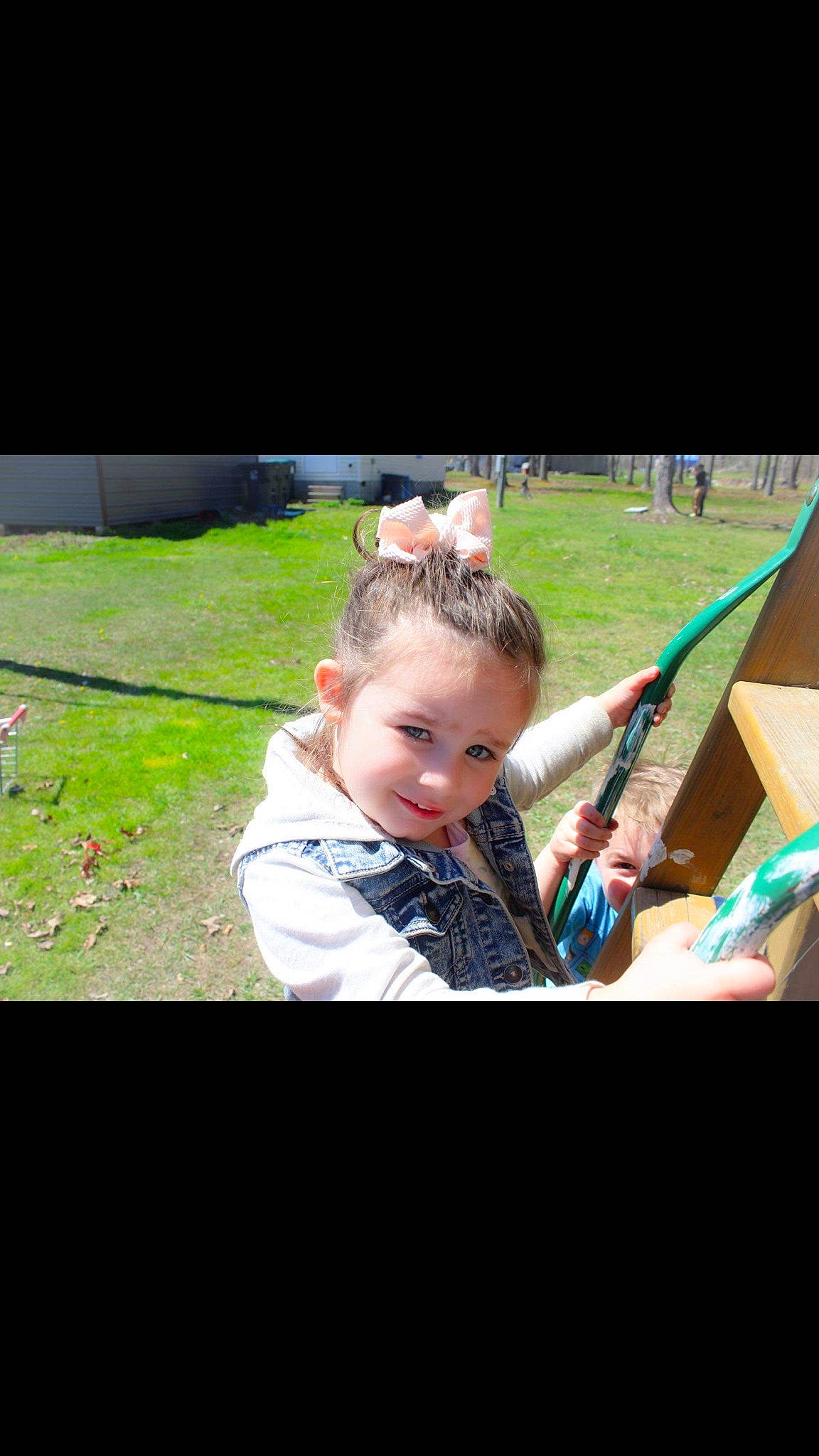 Remmi is registered to the contest to win money with this photo: auto_part, baby, child, eyewear, fashion_accessory, flash_photography, fun, glass, grass, happy, jewellery, joy, leisure, person, photo_caption, plant, play, recreation, sitting, sunglasses