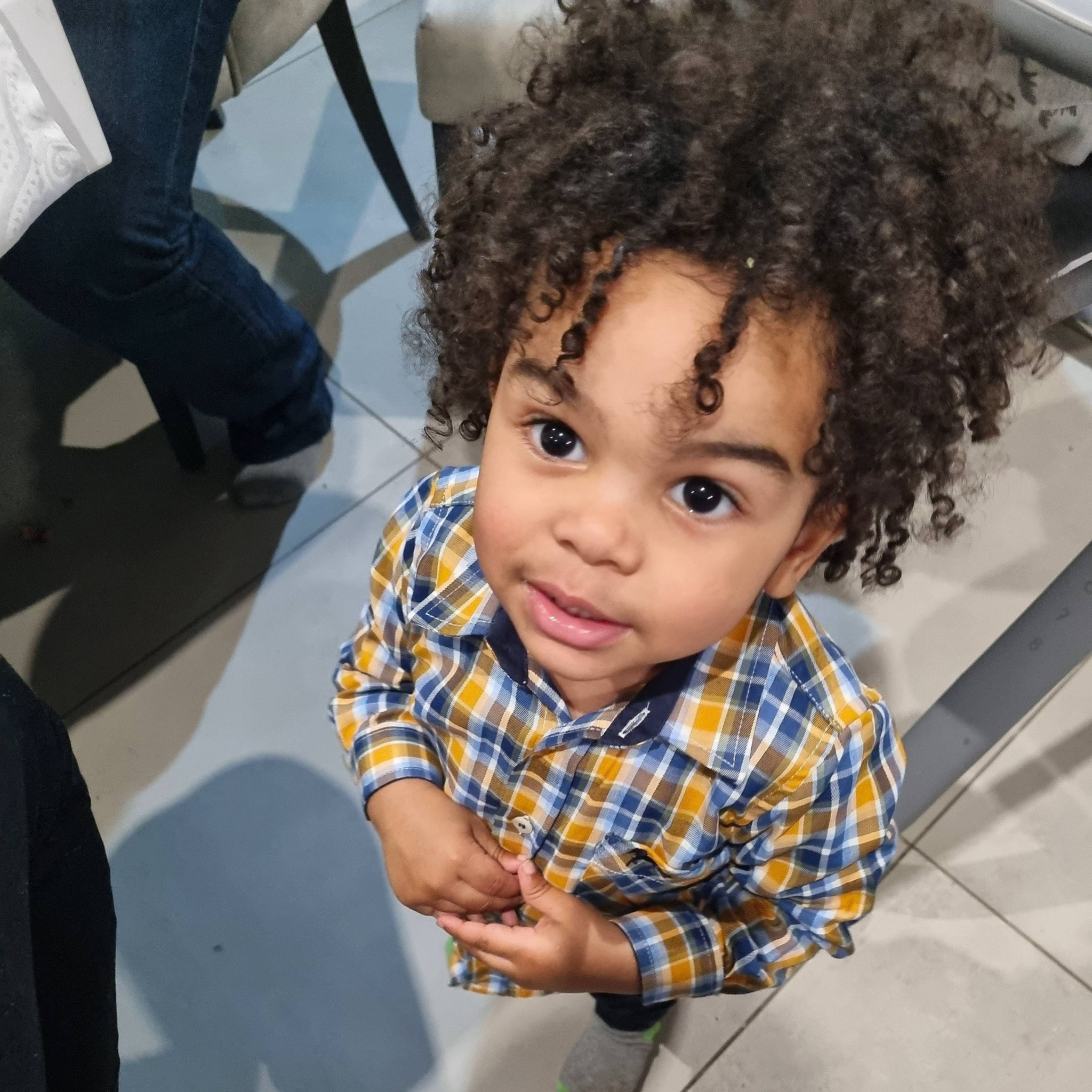 Hayden a rejoint le concours — aidez-le/la à gagner de superbes lots ! afro, black_hair, cheek, chin, eye, face, facial_expression, forehead, fun, hairstyle, happy, human, iris, jheri_curl, nose, person, plaid, ringlet, skin, smile