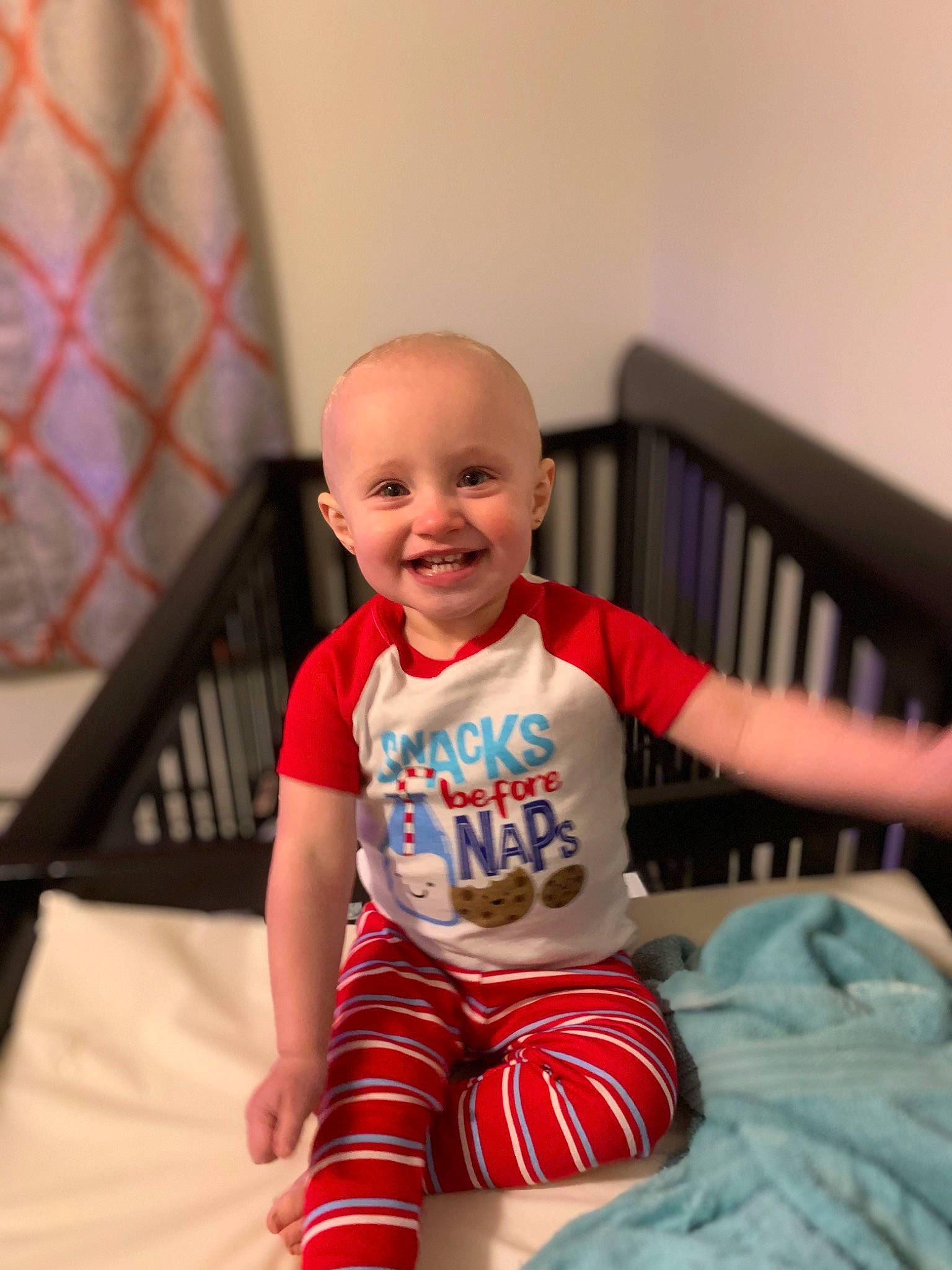 Evelynn is registered to the contest to win money with this photo: baby_toddler_clothing, chair, chin, eye, face, facial_expression, hair, hairstyle, happy, head, human_body, joint, joy, mouth, orange, person, shoulder, skin, sleeve, smile