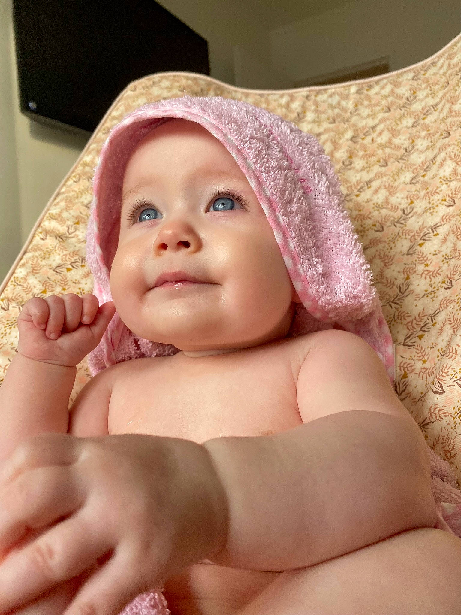 Annadea a rejoint le concours — aidez-le/la à gagner de superbes lots ! baby, cheek, chin, comfort, eye, eyebrow, eyelash, face, facial_expression, gesture, happy, head, headwear, iris, lip, mouth, nose, person, skin, smile