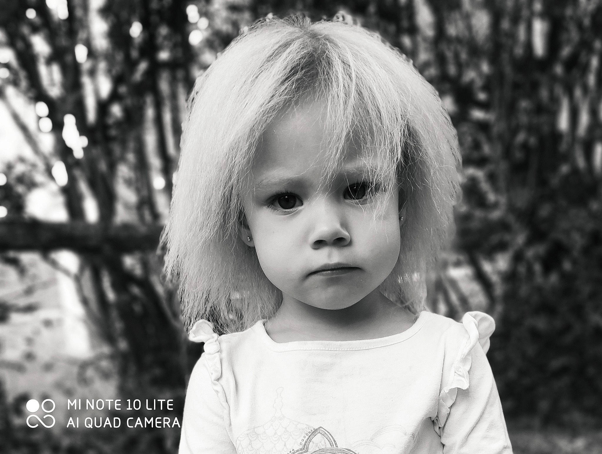Calie a rejoint le concours — aidez-le/la à gagner de superbes lots ! baby_toddler_clothing, beauty, black_and_white, cheek, child, child_model, eyelash, hairstyle, iris, lip, mammal, monochrome, monochrome_photography, mouth, person, portrait, portrait_photography, style, toddler