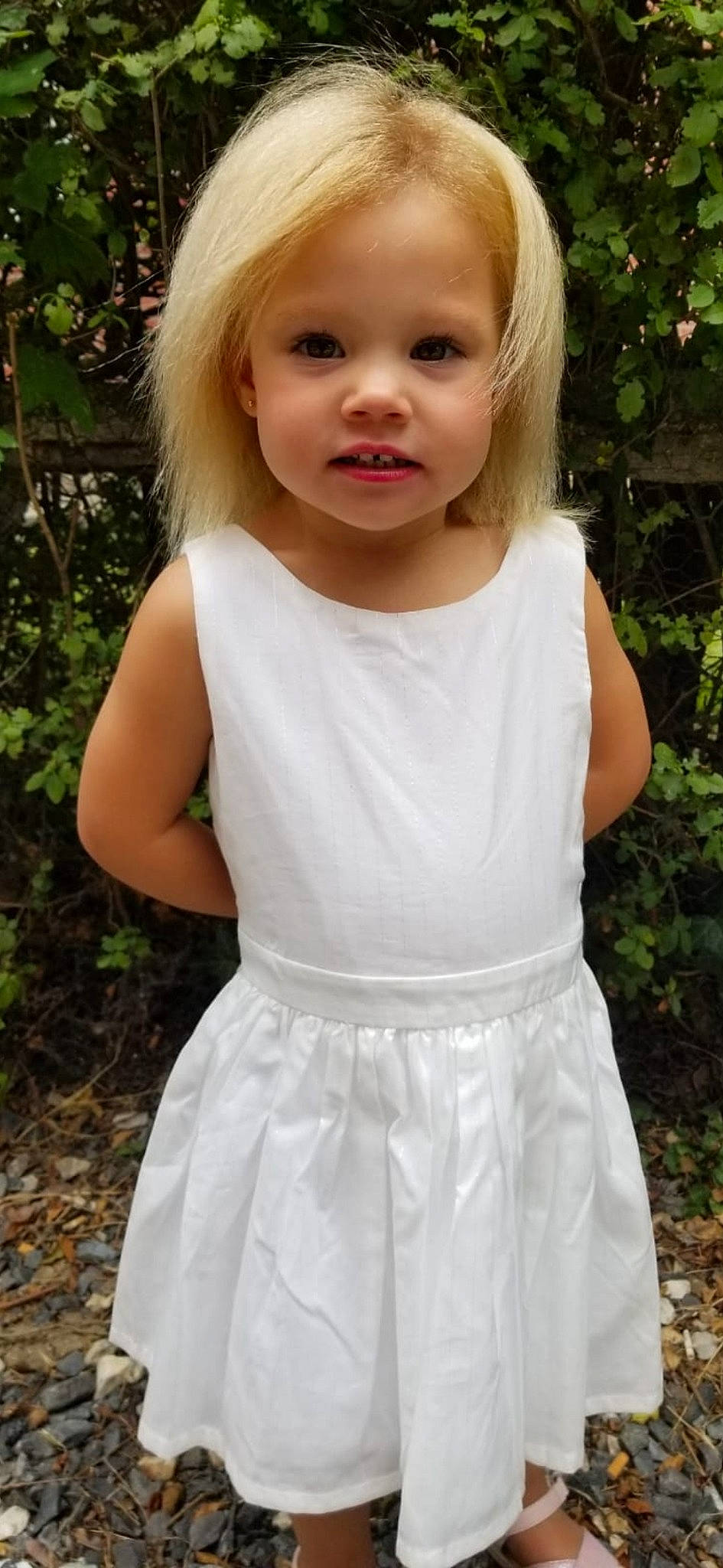 Calie participe au concours pour gagner de l'argent avec cette photo : blond, bridal_party_dress, child, child_model, clothing, dress, hair, hairstyle, pattern, person, smile, toddler, white