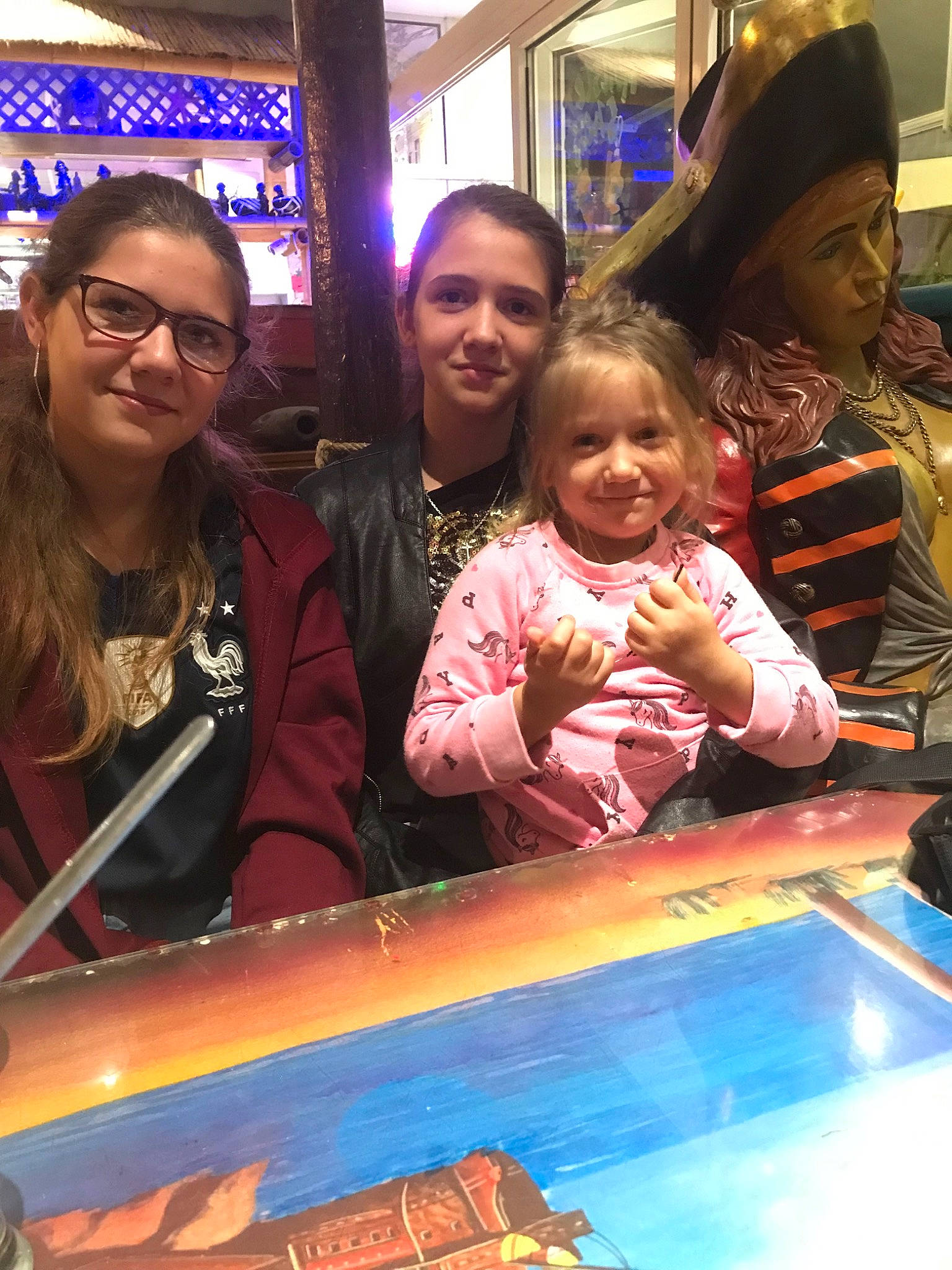 Cassidy participe au concours pour gagner de l'argent avec cette photo : art, child, event, eyewear, fun, games, glasses, joy, leisure, person, smile, vacation