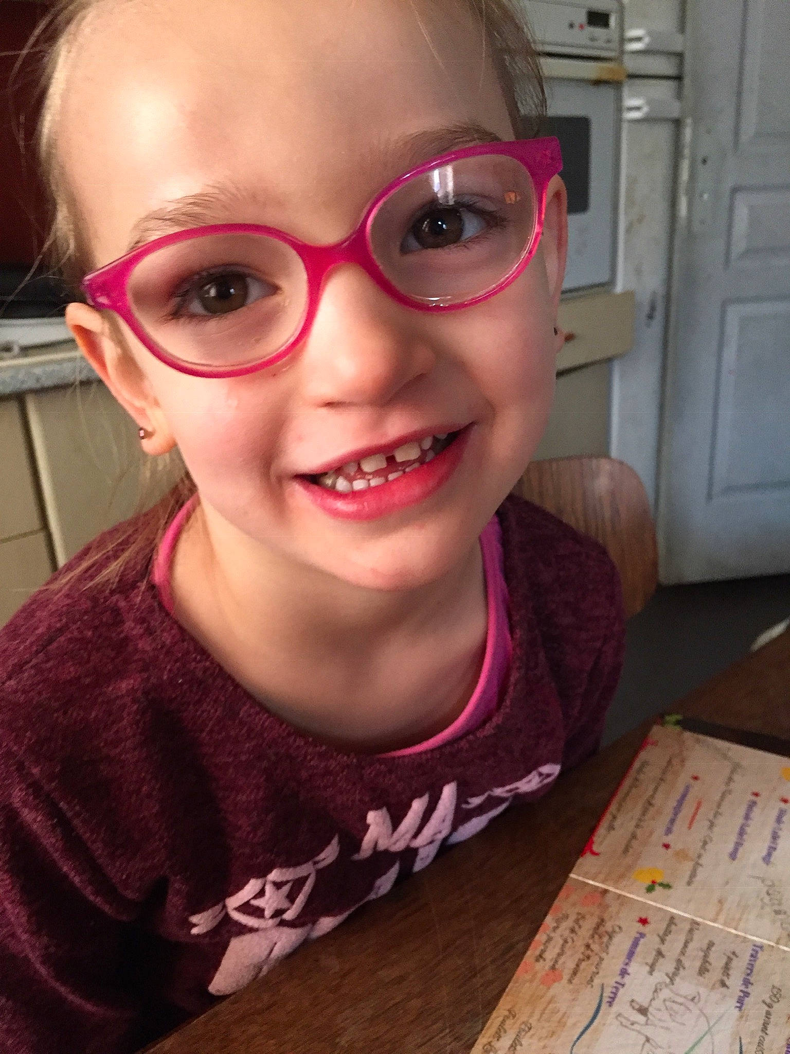 Celeyna participe au concours pour gagner de l'argent avec cette photo : cheek, chin, cool, eye, eyebrow, eyewear, face, forehead, fun, glasses, goggles, hair, head, joy, lip, nose, person, pink, selfie, smile