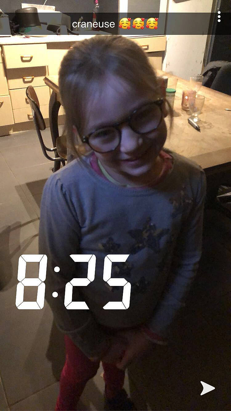 Celeyna a rejoint le concours — aidez-le/la à gagner de superbes lots ! child, cool, eyewear, fun, glasses, joy, person, photo_caption, photography, selfie, sunglasses, t_shirt, top, vision_care