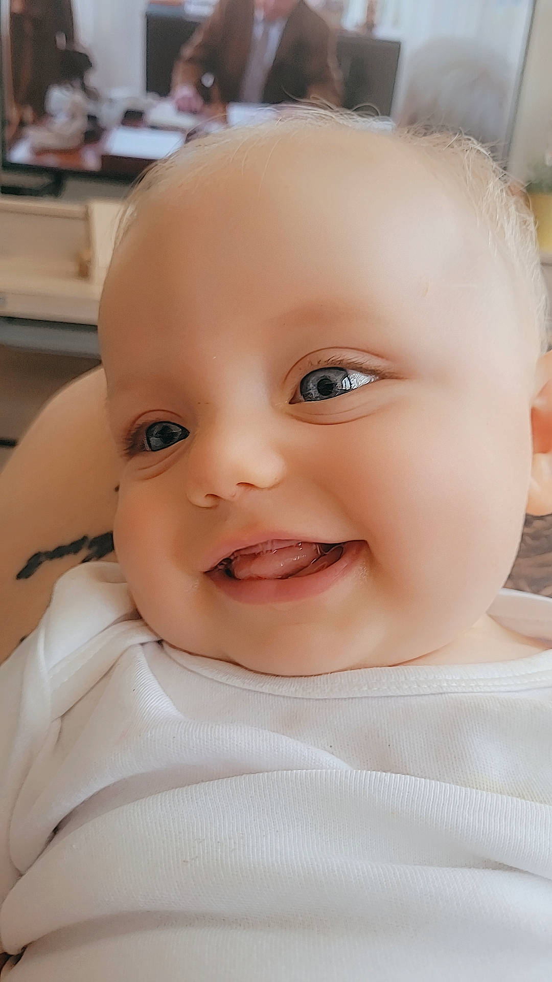 Ayden participe au concours pour gagner de l'argent avec cette photo : baby, baby_toddler_clothing, cheek, child, chin, comfort, ear, eye, eyebrow, eyelash, finger, happy, iris, joy, lip, mouth, nose, person, skin, sleeve
